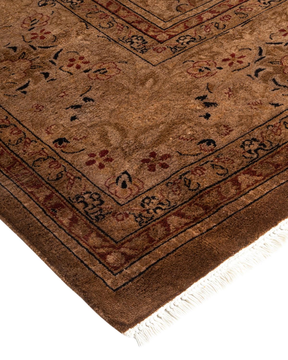 I tappeti Vibrance rappresentano il classico con un tocco di classe: motivi tradizionali sovratinti con colori brillanti. Ogni tappeto annodato a mano viene lavato con una tintura botanica naturale al 100% che rivela le sfumature nascoste nei
