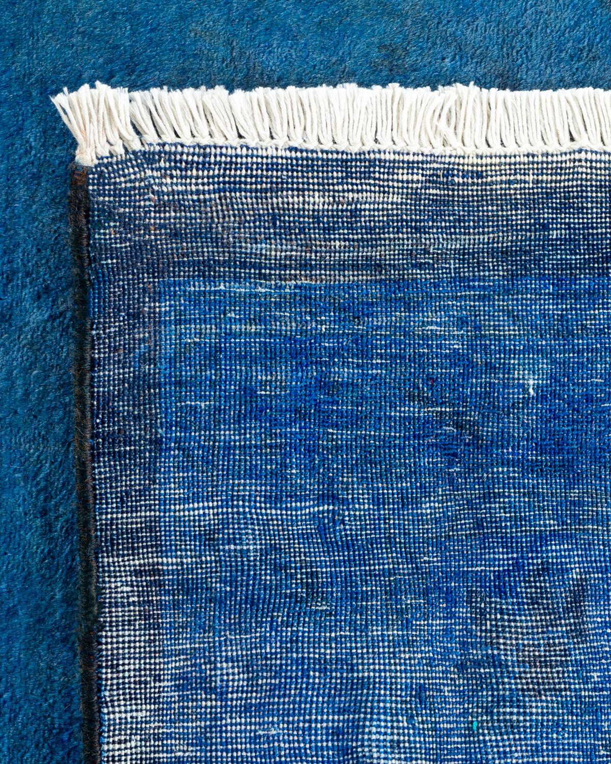 Blauer Teppich aus handgeknüpfter Wolle, gefärbt (21. Jahrhundert und zeitgenössisch) im Angebot