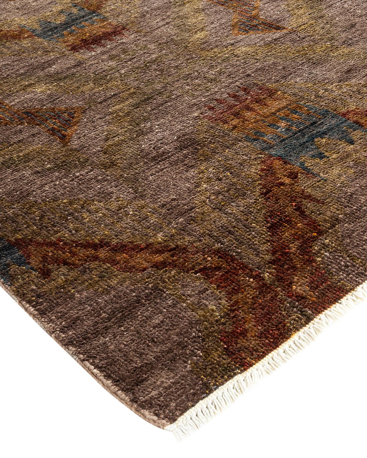 Las alfombras Vibrance son la personificación de lo clásico con un toque especial: motivos tradicionales teñidos de colores brillantes. Cada alfombra anudada a mano se lava con un tinte botánico 100% natural que revela matices ocultos en los