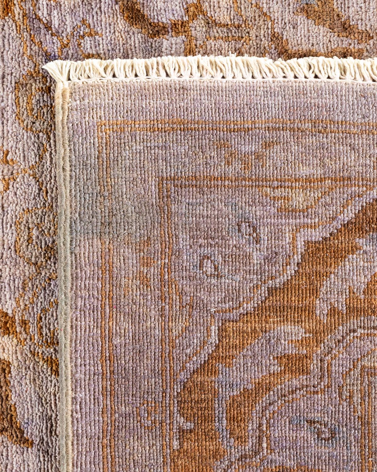 Brauner handgeknüpfter Wollteppich mit Färbung (21. Jahrhundert und zeitgenössisch) im Angebot