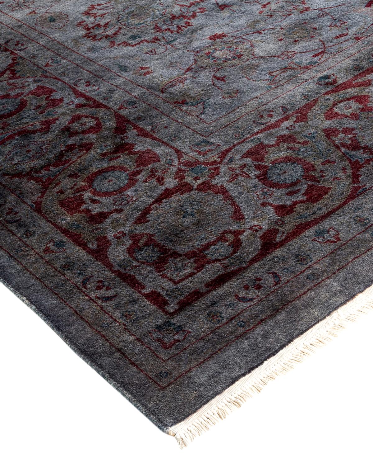 Les tapis Vibrance incarnent le classique avec une touche d'originalité : des motifs traditionnels surteints dans des couleurs éclatantes. Chaque tapis noué à la main est lavé dans une teinture botanique 100 % naturelle qui révèle les nuances
