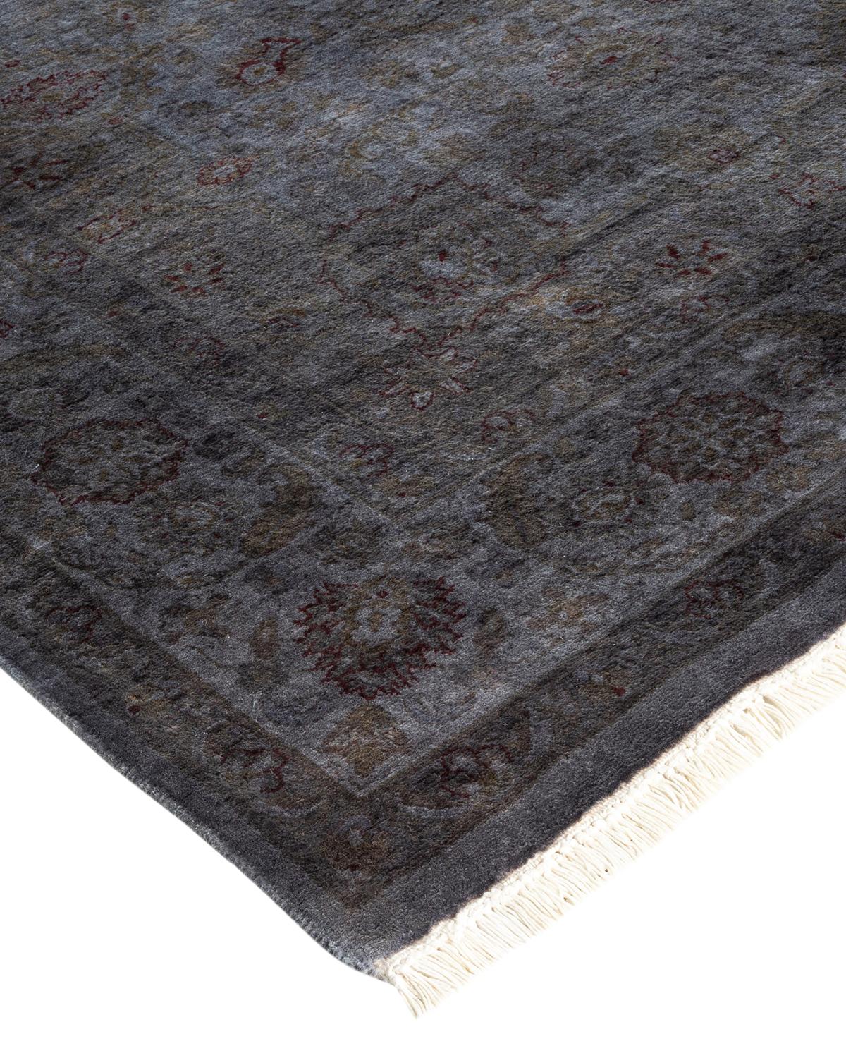 Les tapis Vibrance incarnent le classique avec une touche d'originalité : des motifs traditionnels surteints dans des couleurs éclatantes. Chaque tapis noué à la main est lavé dans une teinture botanique 100 % naturelle qui révèle les nuances