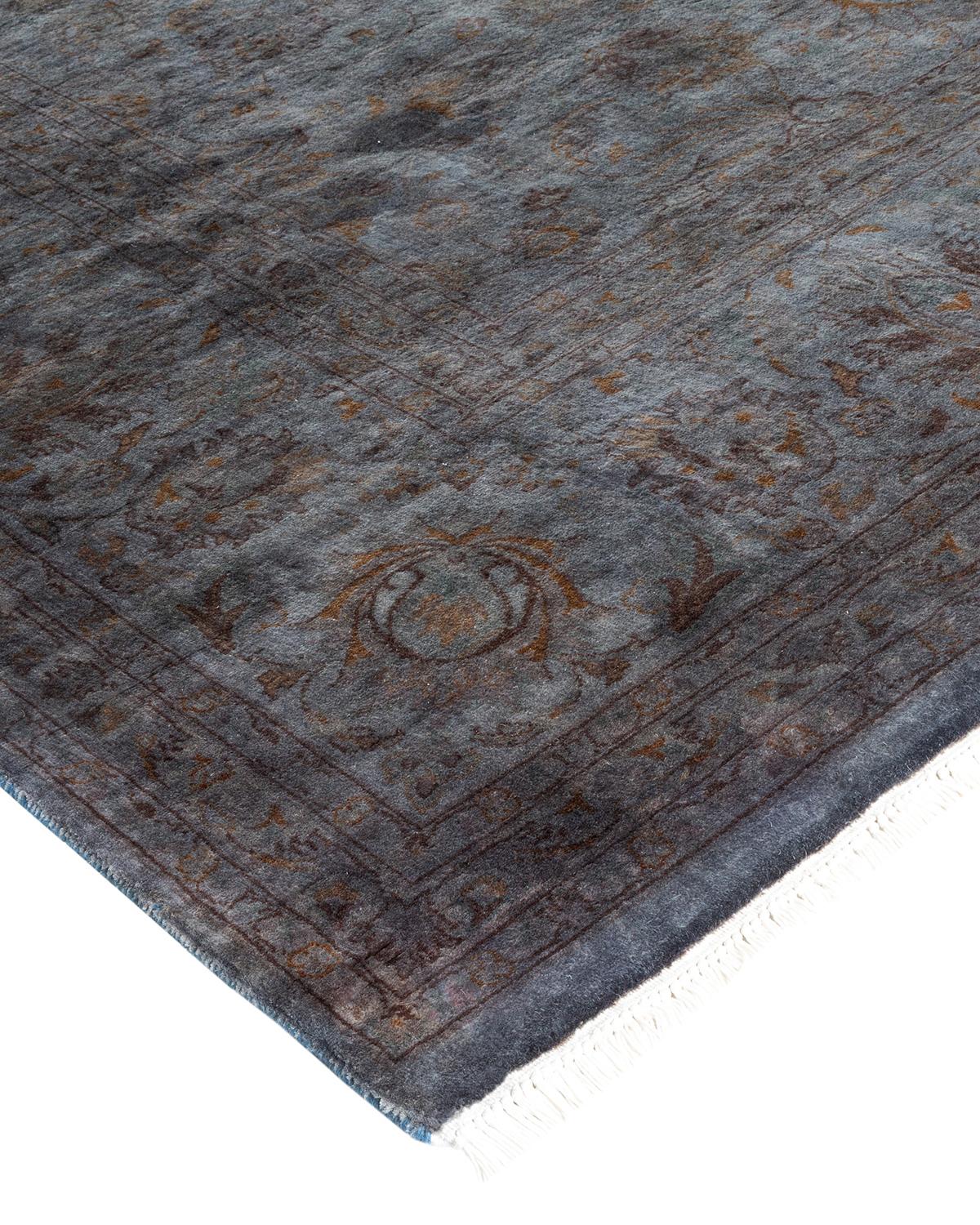 Les tapis Vibrance incarnent le classique avec une touche d'originalité : des motifs traditionnels surteints dans des couleurs éclatantes. Chaque tapis noué à la main est lavé dans une teinture botanique 100 % naturelle qui révèle les nuances