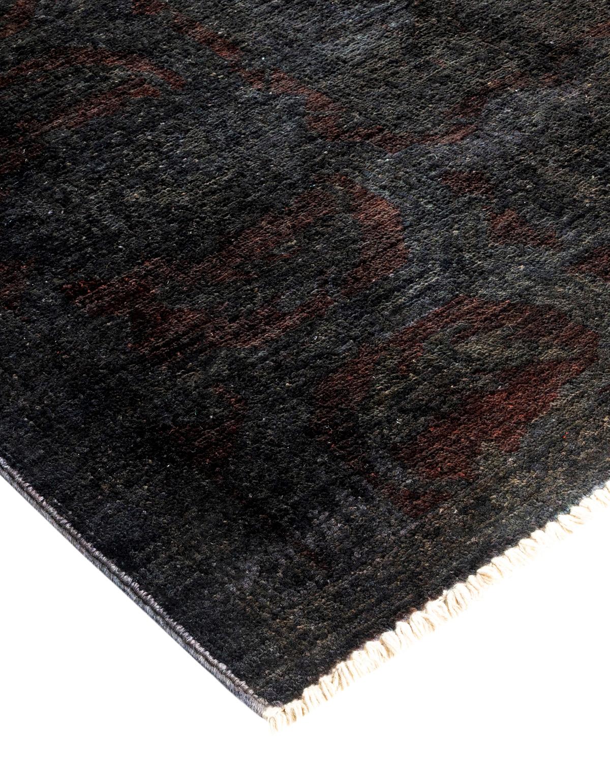 Les tapis Vibrance incarnent le classique avec une touche d'originalité : des motifs traditionnels surteints dans des couleurs éclatantes. Chaque tapis noué à la main est lavé dans une teinture botanique 100 % naturelle qui révèle les nuances
