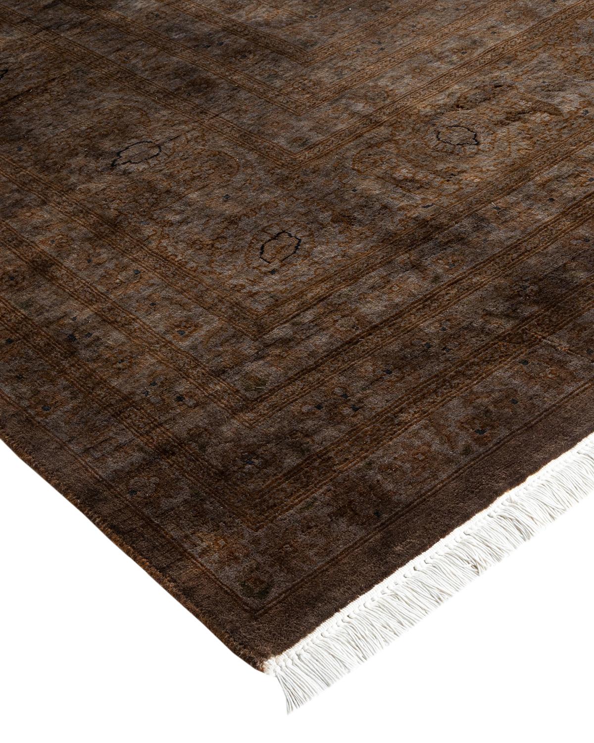 I tappeti Vibrance rappresentano il classico con un tocco di classe: motivi tradizionali sovratinti con colori brillanti. Ogni tappeto annodato a mano viene lavato con una tintura botanica naturale al 100% che rivela le sfumature nascoste nei