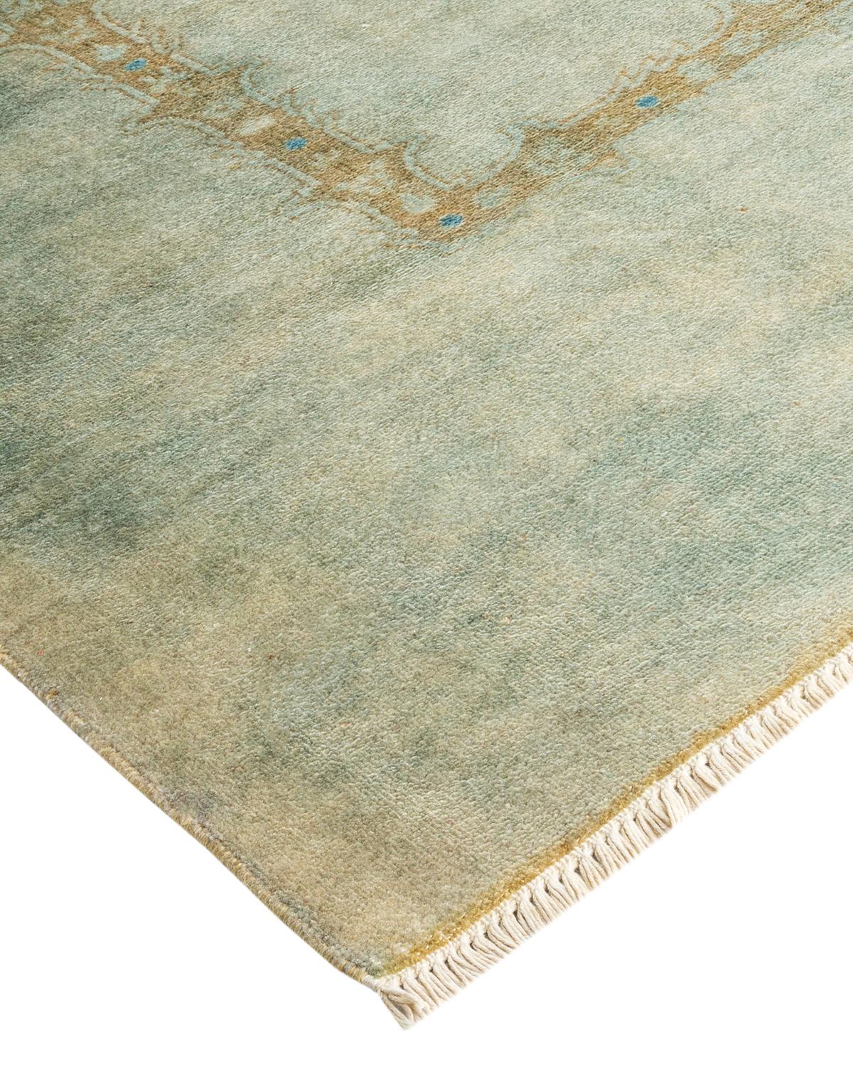 Vibrance-Teppiche sind der Inbegriff von Klassik mit Pfiff: traditionelle Muster in leuchtenden Farben gefärbt. Jeder handgeknüpfte Teppich wird mit einem 100% natürlichen botanischen Farbstoff gewaschen, der verborgene Nuancen in den Mustern