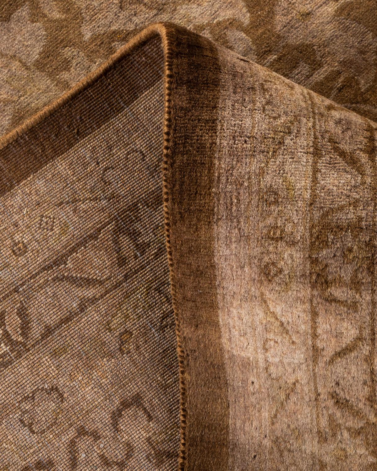 Grüner Teppich aus handgeknüpfter Wolle, gefärbt im Angebot 1