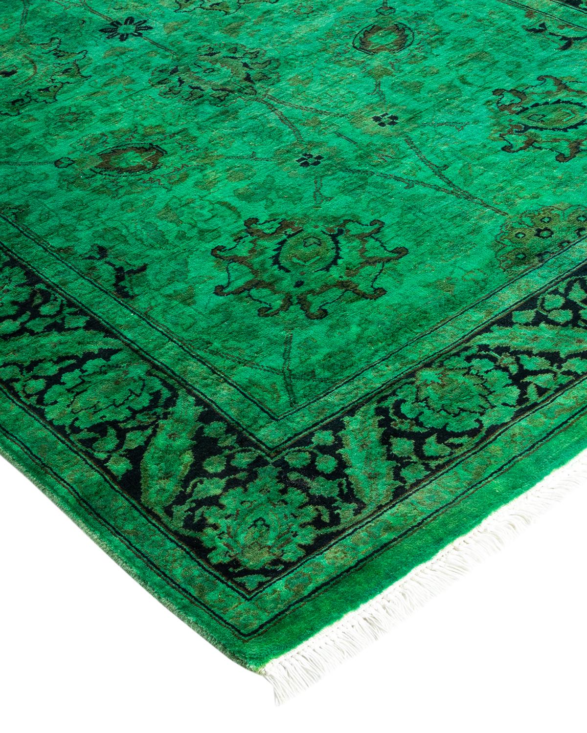 I tappeti Vibrance rappresentano il classico con un tocco di classe: motivi tradizionali sovratinti con colori brillanti. Ogni tappeto annodato a mano viene lavato con una tintura botanica naturale al 100% che rivela le sfumature nascoste nei