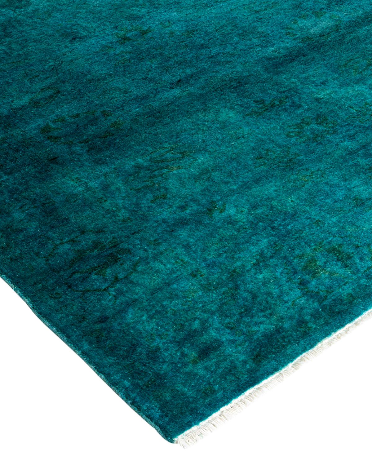 I tappeti Vibrance rappresentano il classico con un tocco di classe: motivi tradizionali sovratinti con colori brillanti. Ogni tappeto annodato a mano viene lavato con una tintura botanica naturale al 100% che rivela le sfumature nascoste nei