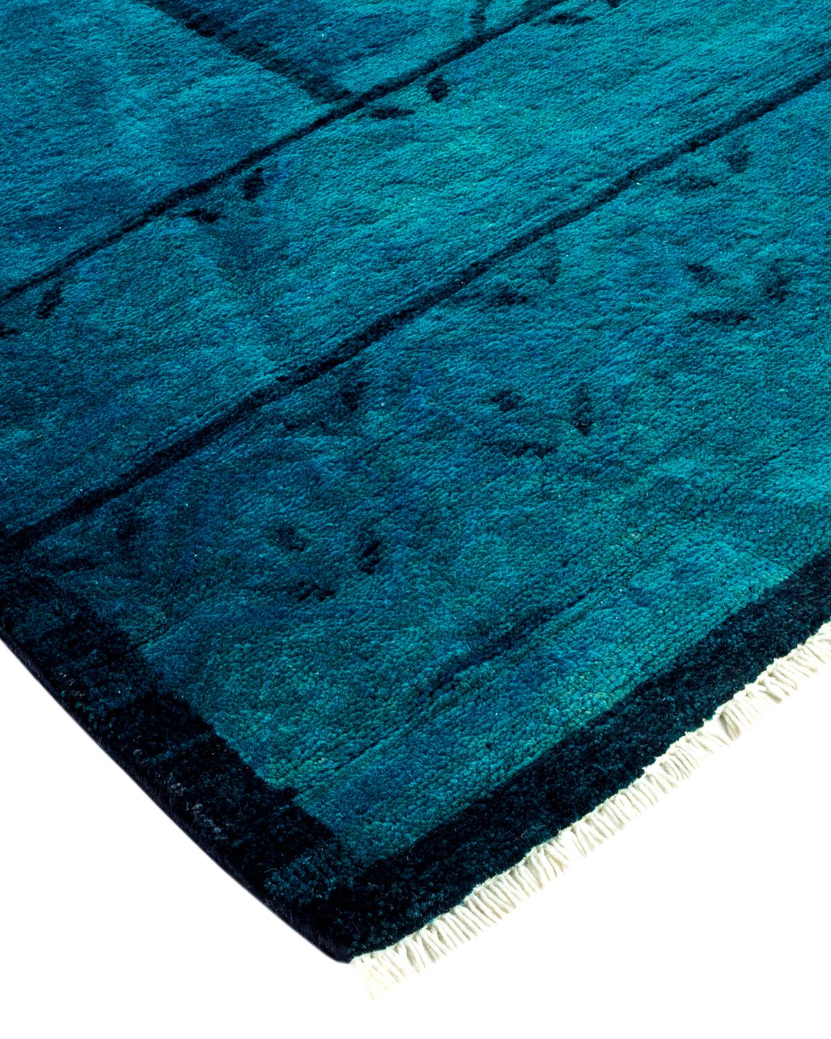 I tappeti Vibrance rappresentano il classico con un tocco di classe: motivi tradizionali sovratinti con colori brillanti. Ogni tappeto annodato a mano viene lavato con una tintura botanica naturale al 100% che rivela le sfumature nascoste nei