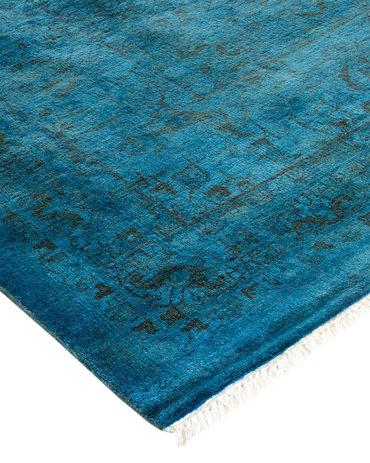 I tappeti Vibrance rappresentano il classico con un tocco di classe: motivi tradizionali sovratinti con colori brillanti. Ogni tappeto annodato a mano viene lavato con una tintura botanica naturale al 100% che rivela le sfumature nascoste nei