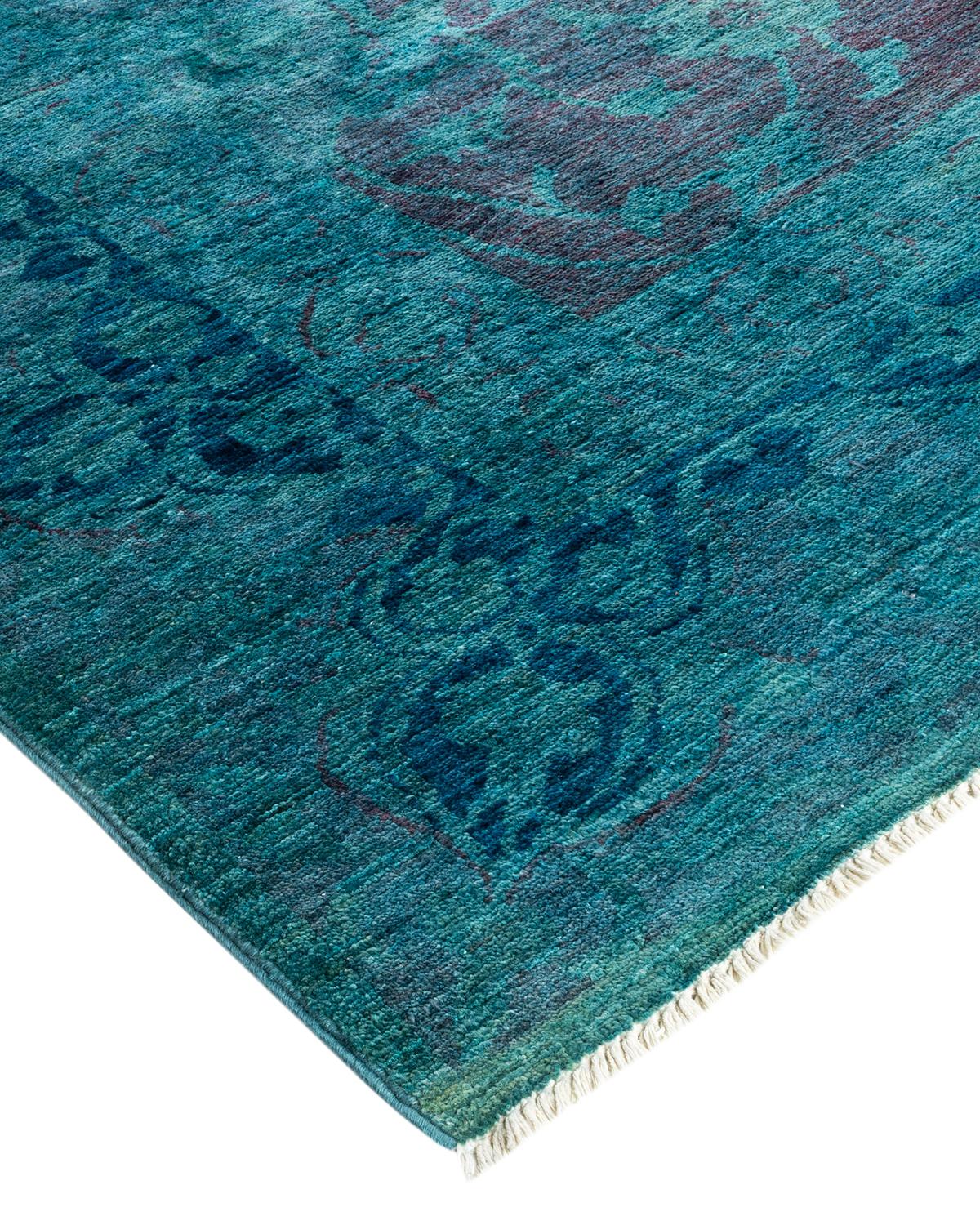 I tappeti Vibrance rappresentano il classico con un tocco di classe: motivi tradizionali sovratinti con colori brillanti. Ogni tappeto annodato a mano viene lavato con una tintura botanica naturale al 100% che rivela le sfumature nascoste nei