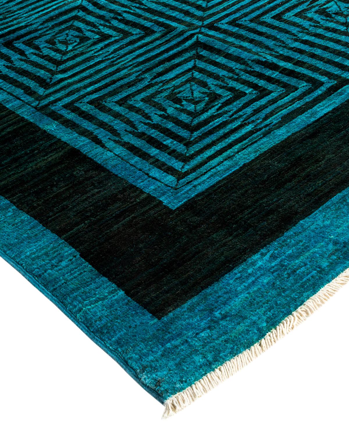 Las alfombras Vibrance son la personificación de lo clásico con un toque especial: motivos tradicionales teñidos de colores brillantes. Cada alfombra anudada a mano se lava con un tinte botánico 100% natural que revela matices ocultos en los