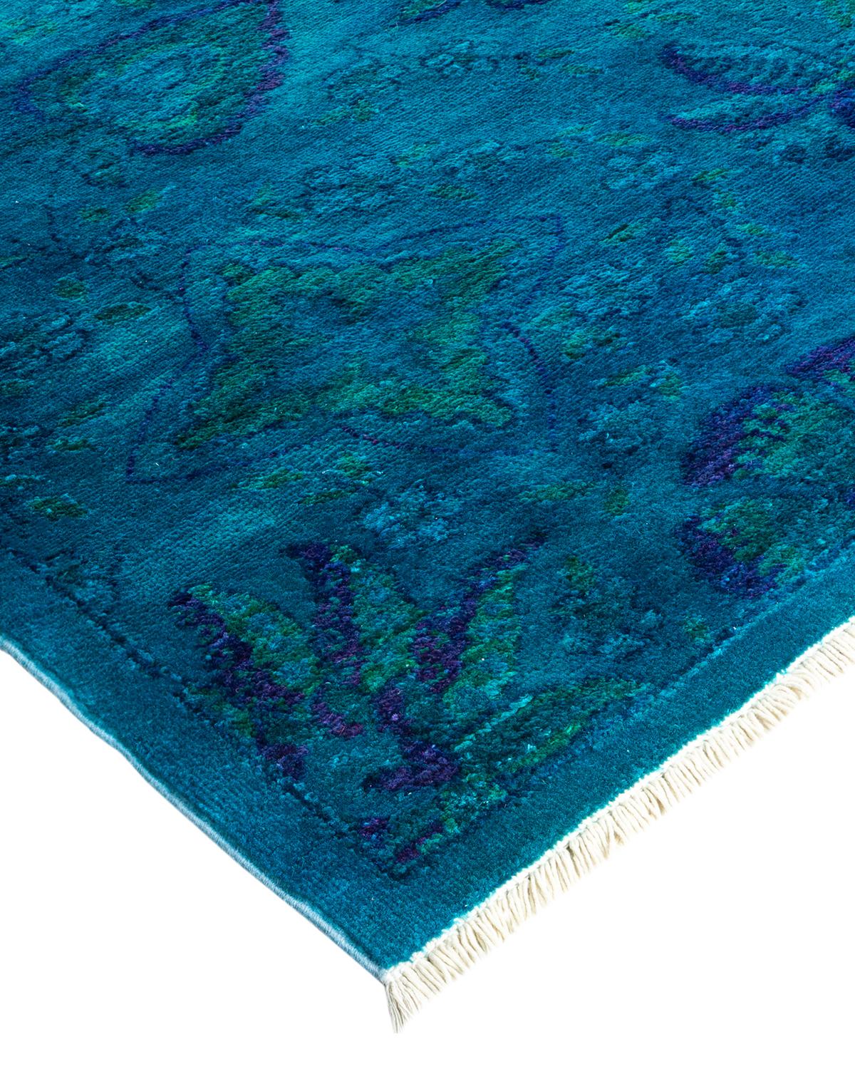 I tappeti Vibrance rappresentano il classico con un tocco di classe: motivi tradizionali sovratinti con colori brillanti. Ogni tappeto annodato a mano viene lavato con una tintura botanica naturale al 100% che rivela le sfumature nascoste nei
