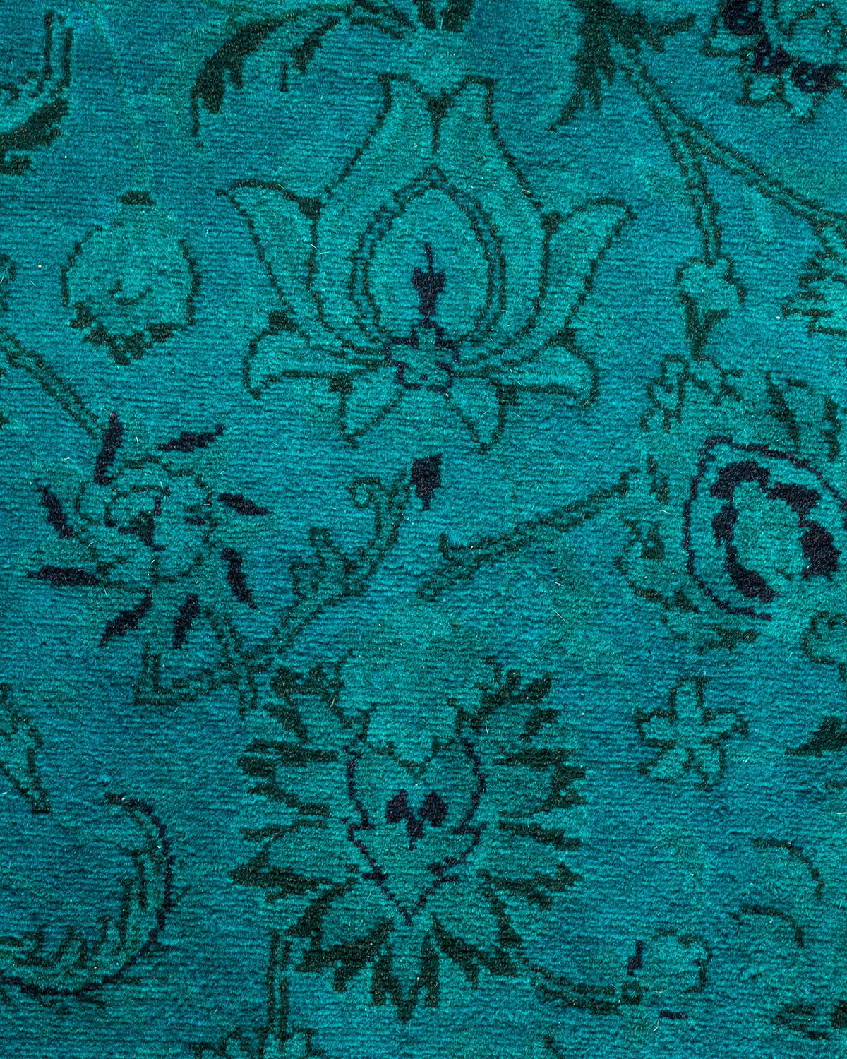 Übergefärbter handgeknüpfter Wollteppich in Hellblau (Pakistanisch) im Angebot