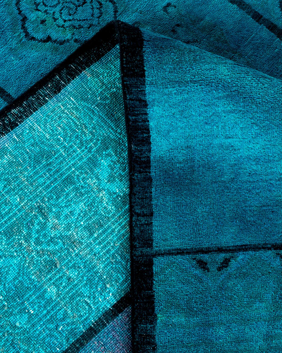Lana Tappeto Overdyed in lana annodata a mano di colore blu chiaro in vendita