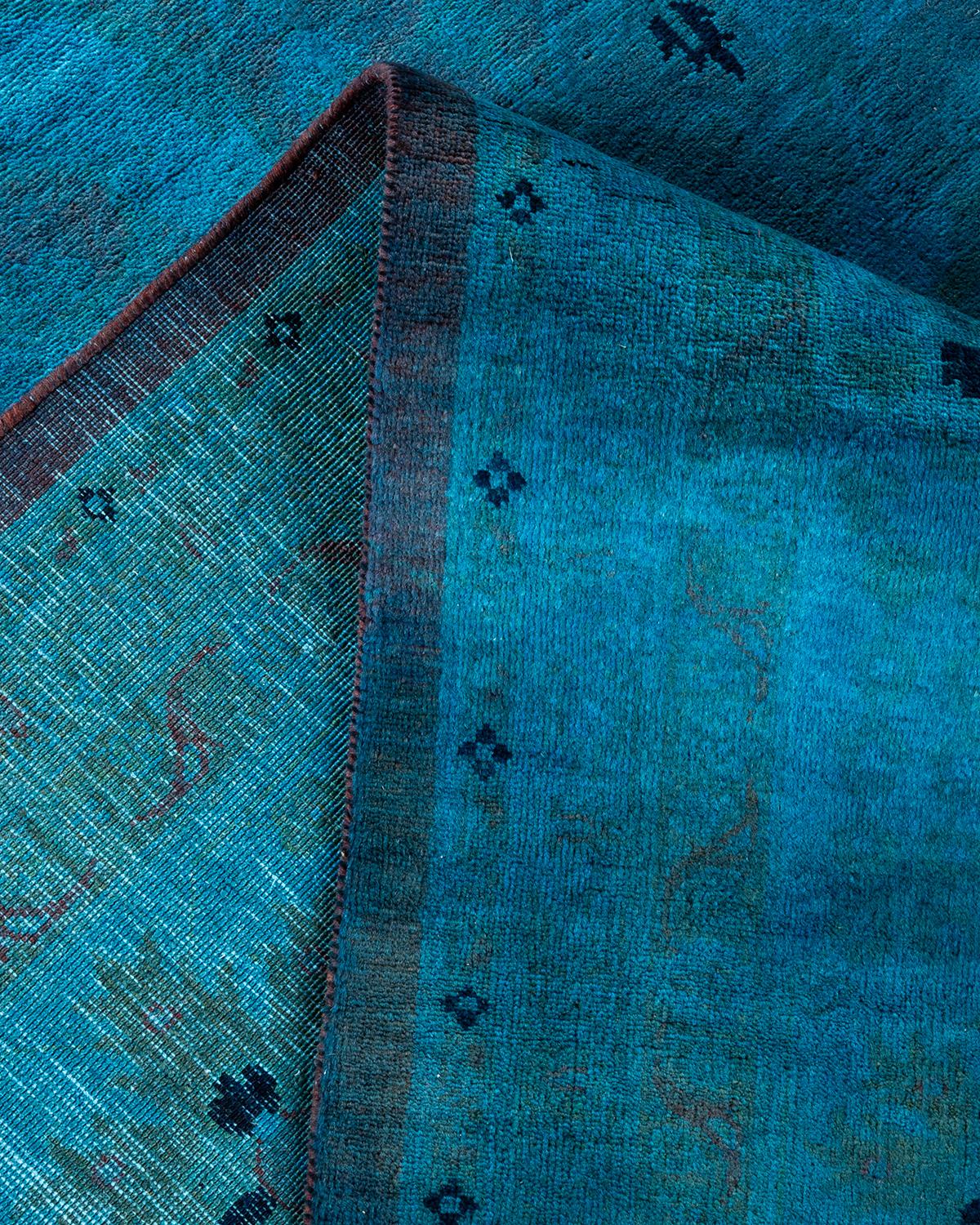 Lana Tappeto Overdyed in lana annodata a mano di colore blu chiaro in vendita