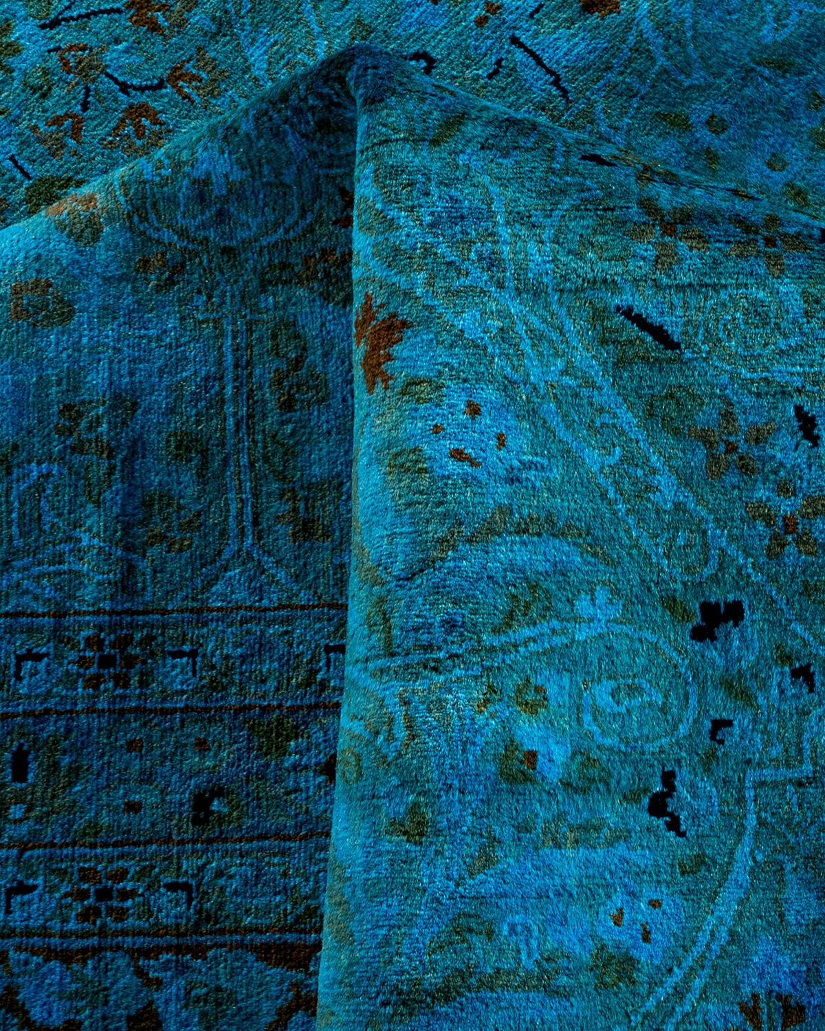Tappeto Overdyed in lana annodata a mano di colore blu chiaro in vendita 1