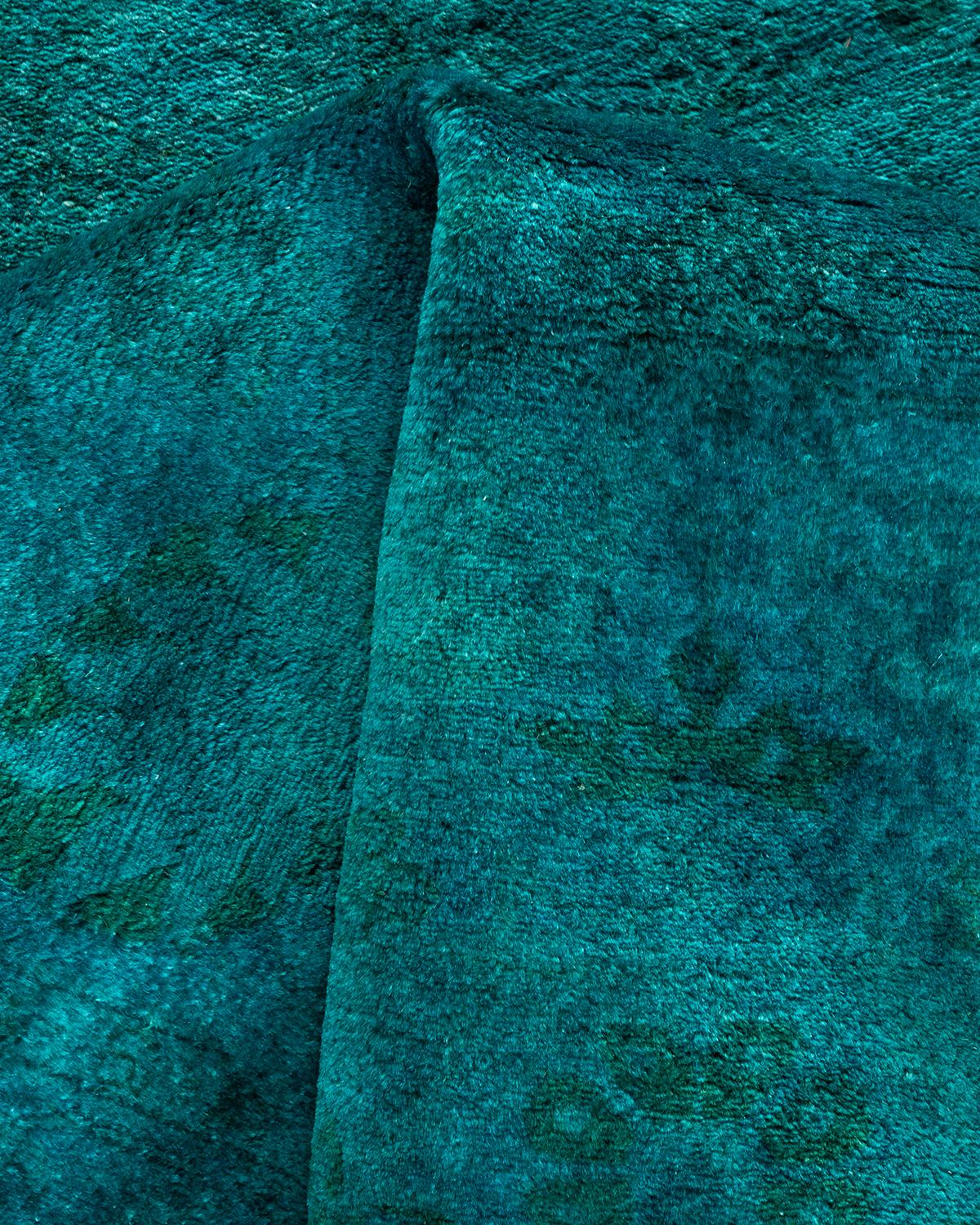 Tappeto Overdyed in lana annodata a mano di colore blu chiaro in vendita 1