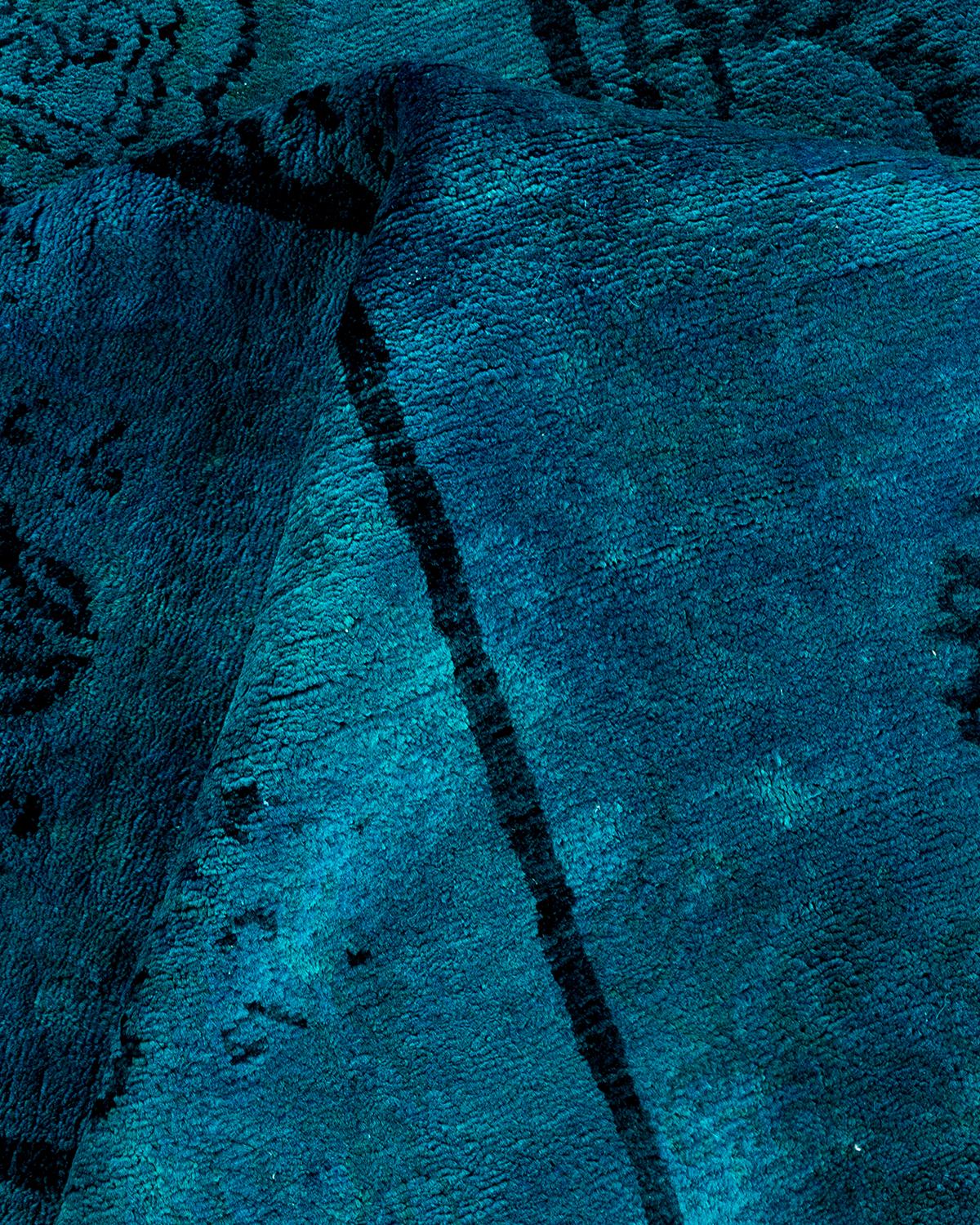 Tappeto Overdyed in lana annodata a mano di colore blu chiaro in vendita 1