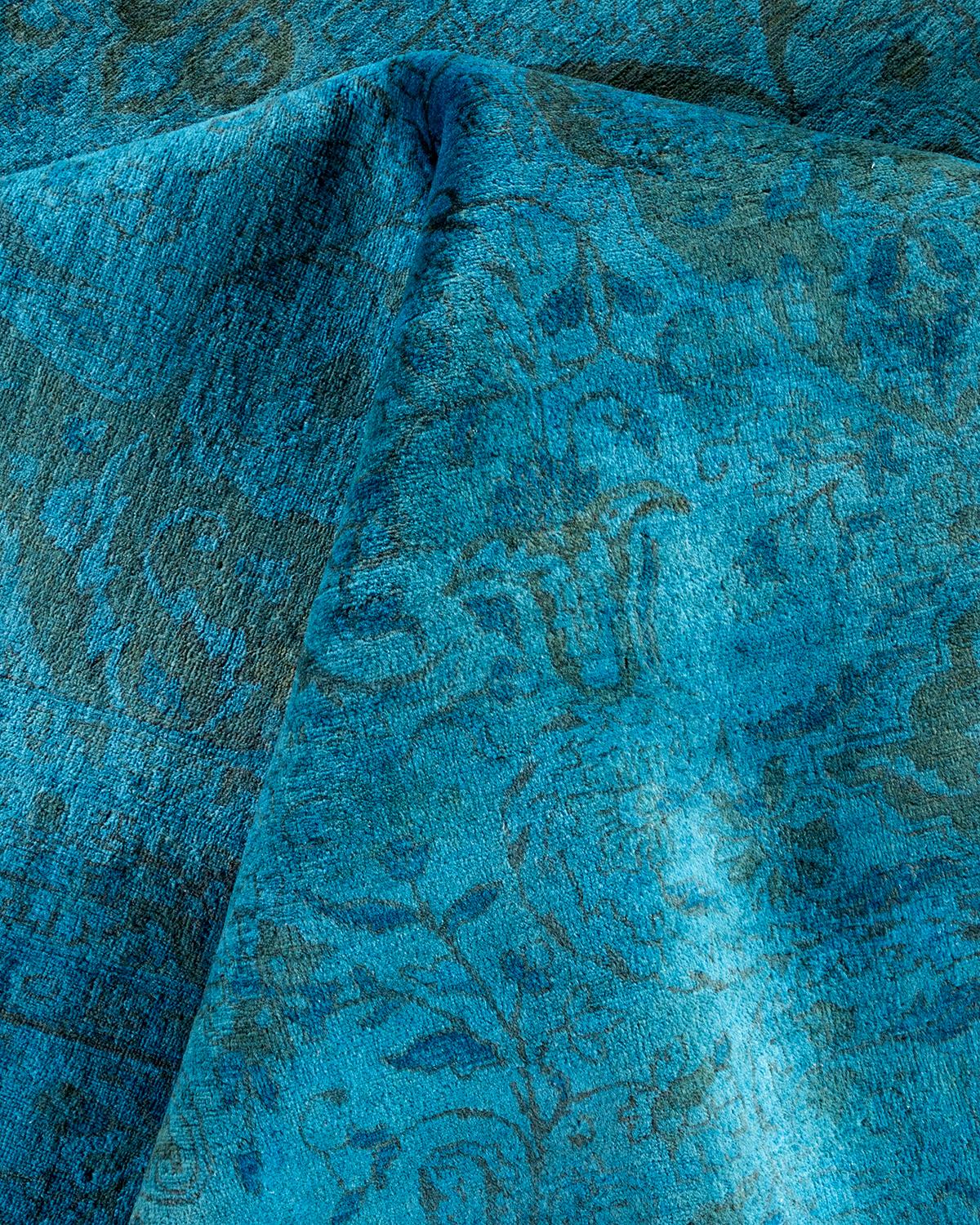 Tappeto Overdyed in lana annodata a mano di colore blu chiaro in vendita 1