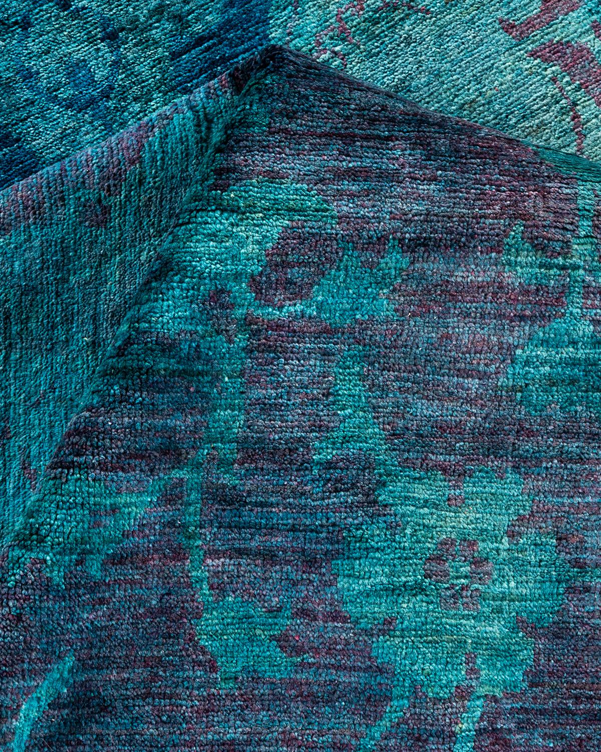 Tappeto Overdyed in lana annodata a mano di colore blu chiaro in vendita 1
