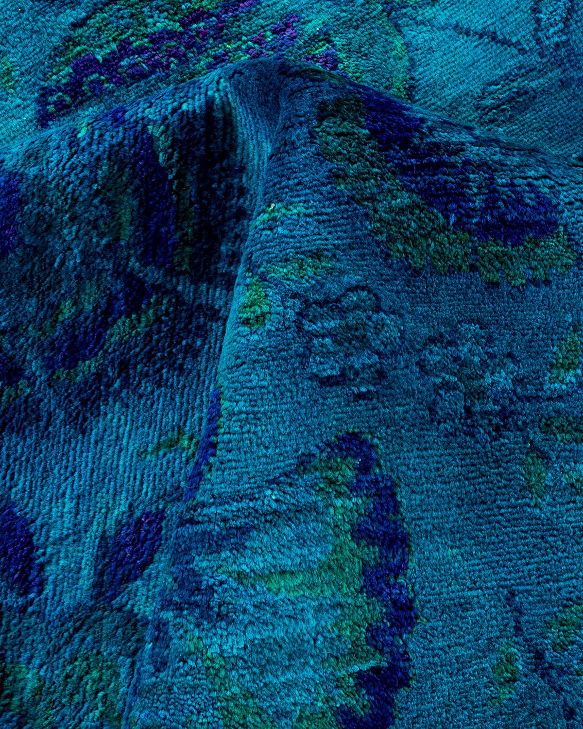 Tappeto Overdyed in lana annodata a mano di colore blu chiaro in vendita 1