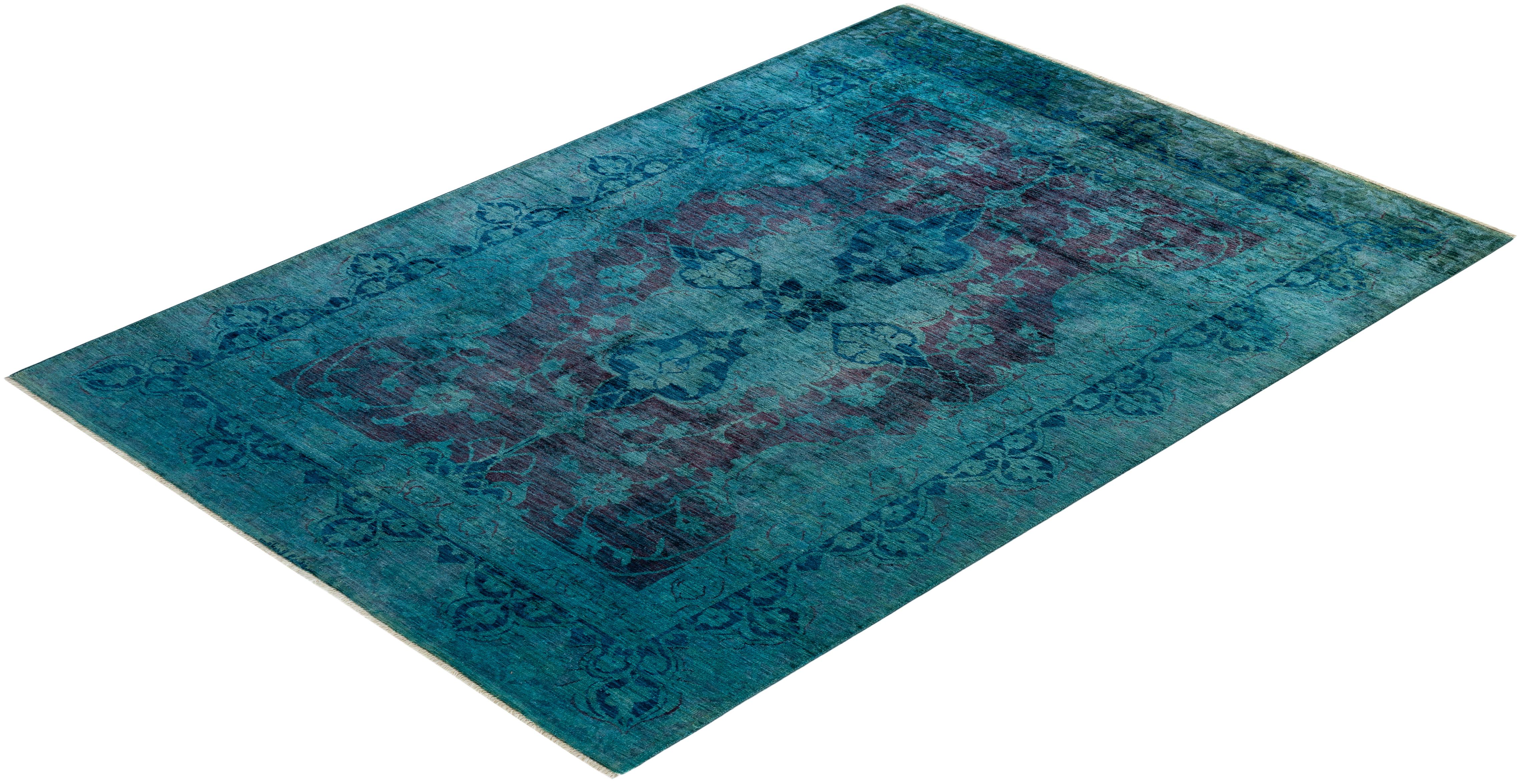 Tappeto Overdyed in lana annodata a mano di colore blu chiaro in vendita 2