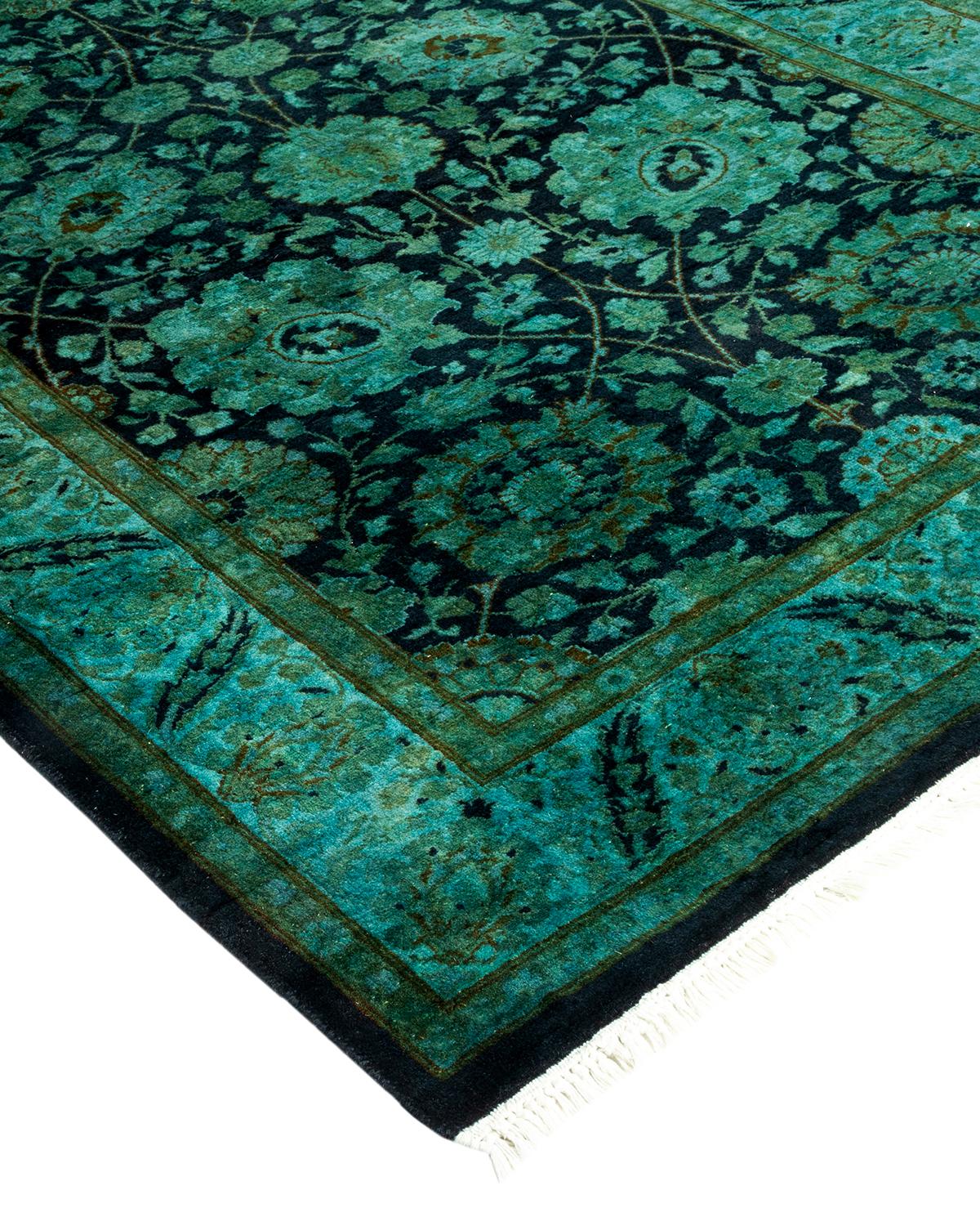 Les tapis Vibrance incarnent le classique avec une touche d'originalité : des motifs traditionnels surteints dans des couleurs éclatantes. Chaque tapis noué à la main est lavé dans une teinture botanique 100 % naturelle qui révèle les nuances