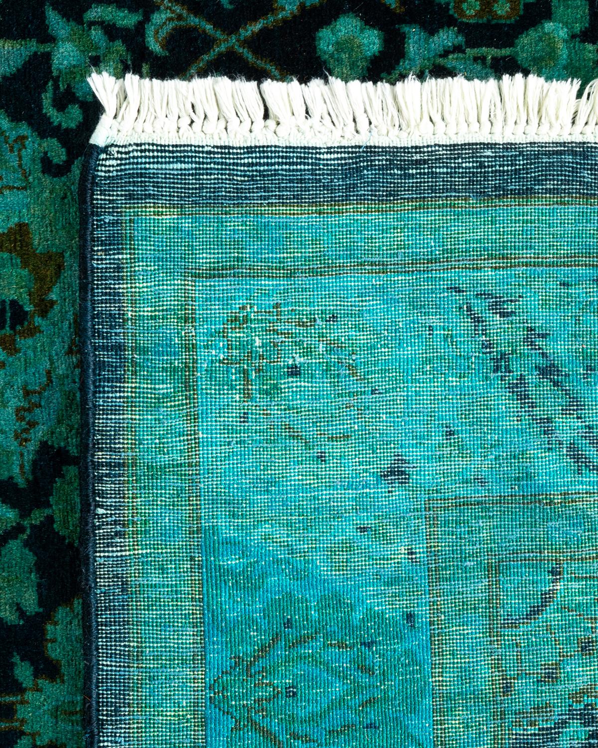 XXIe siècle et contemporain Chemin de table en laine surteinte nouée à la main, bleu clair en vente