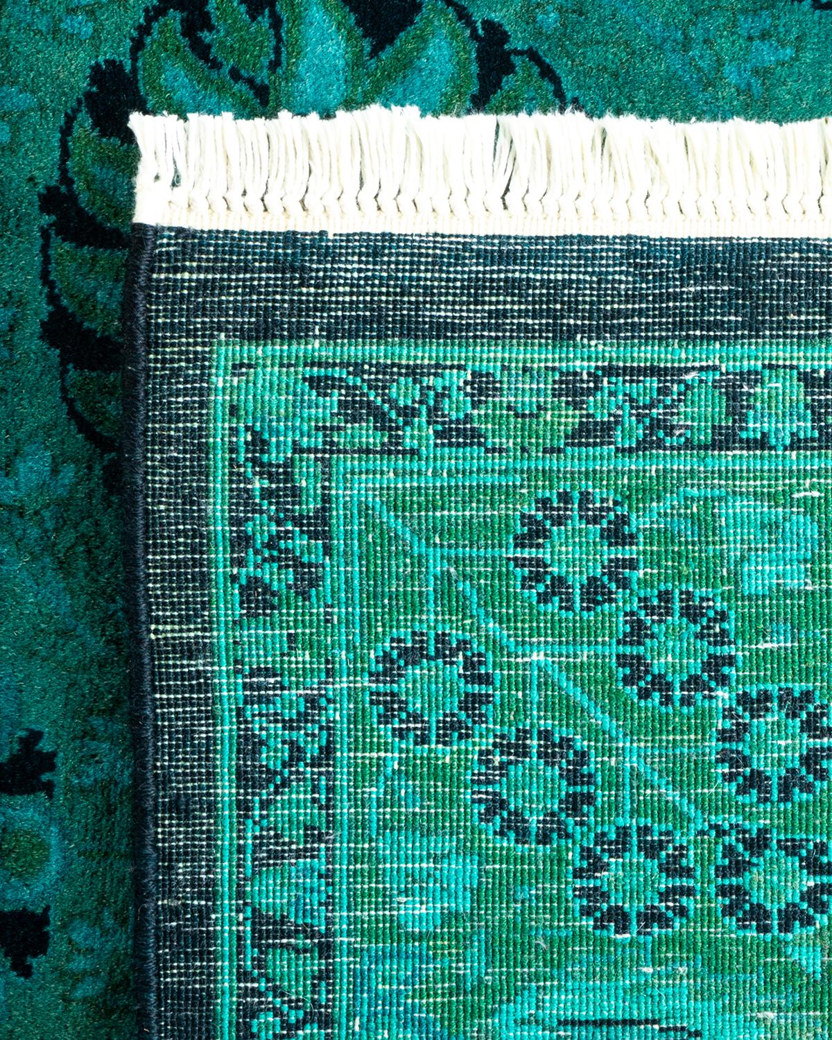 XXIe siècle et contemporain Chemin de table en laine surteinte nouée à la main, bleu clair en vente