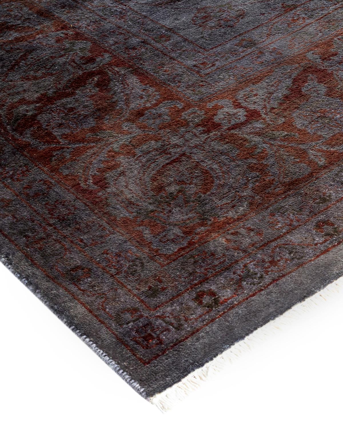 I tappeti Vibrance rappresentano il classico con un tocco di classe: motivi tradizionali sovratinti con colori brillanti. Ogni tappeto annodato a mano viene lavato con una tintura botanica naturale al 100% che rivela le sfumature nascoste nei