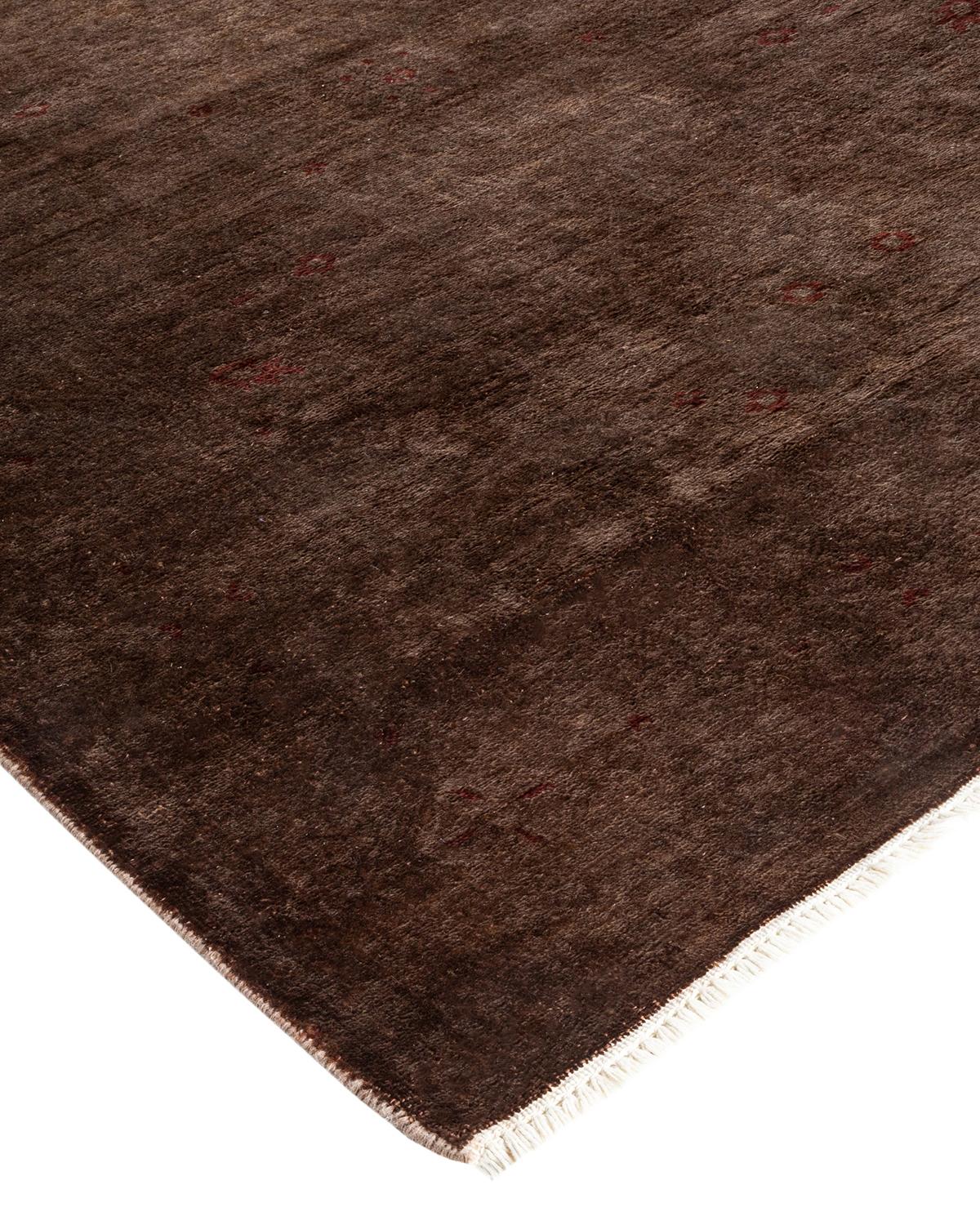 I tappeti Vibrance rappresentano il classico con un tocco di classe: motivi tradizionali sovratinti con colori brillanti. Ogni tappeto annodato a mano viene lavato con una tintura botanica naturale al 100% che rivela le sfumature nascoste nei