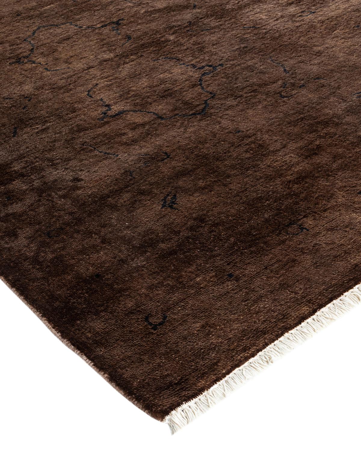 Les tapis Vibrance incarnent le classique avec une touche d'originalité : des motifs traditionnels surteints dans des couleurs éclatantes. Chaque tapis noué à la main est lavé dans une teinture botanique 100 % naturelle qui révèle les nuances