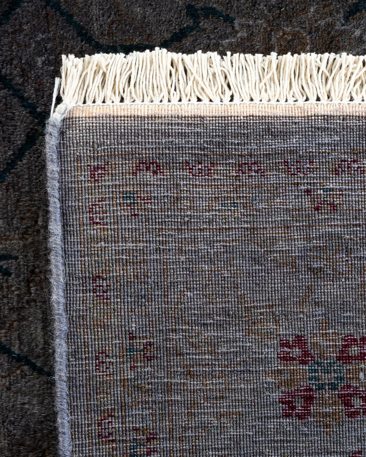 XXI secolo e contemporaneo Tappeto Overdyed in lana annodata a mano di colore grigio chiaro in vendita