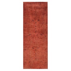 Runner rosso moderno-contemporaneo in lana annodata a mano Overdyed, 3' 0" x 8' 2".