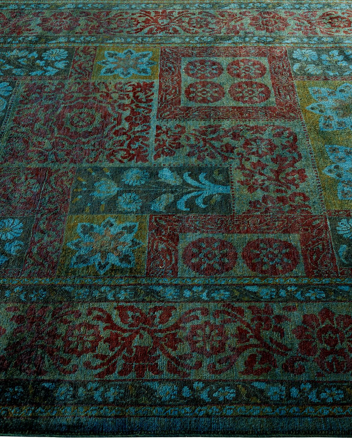 Tappeto Overdyed in lana annodato a mano di colore verde In condizioni Nuovo in vendita a Norwalk, CT
