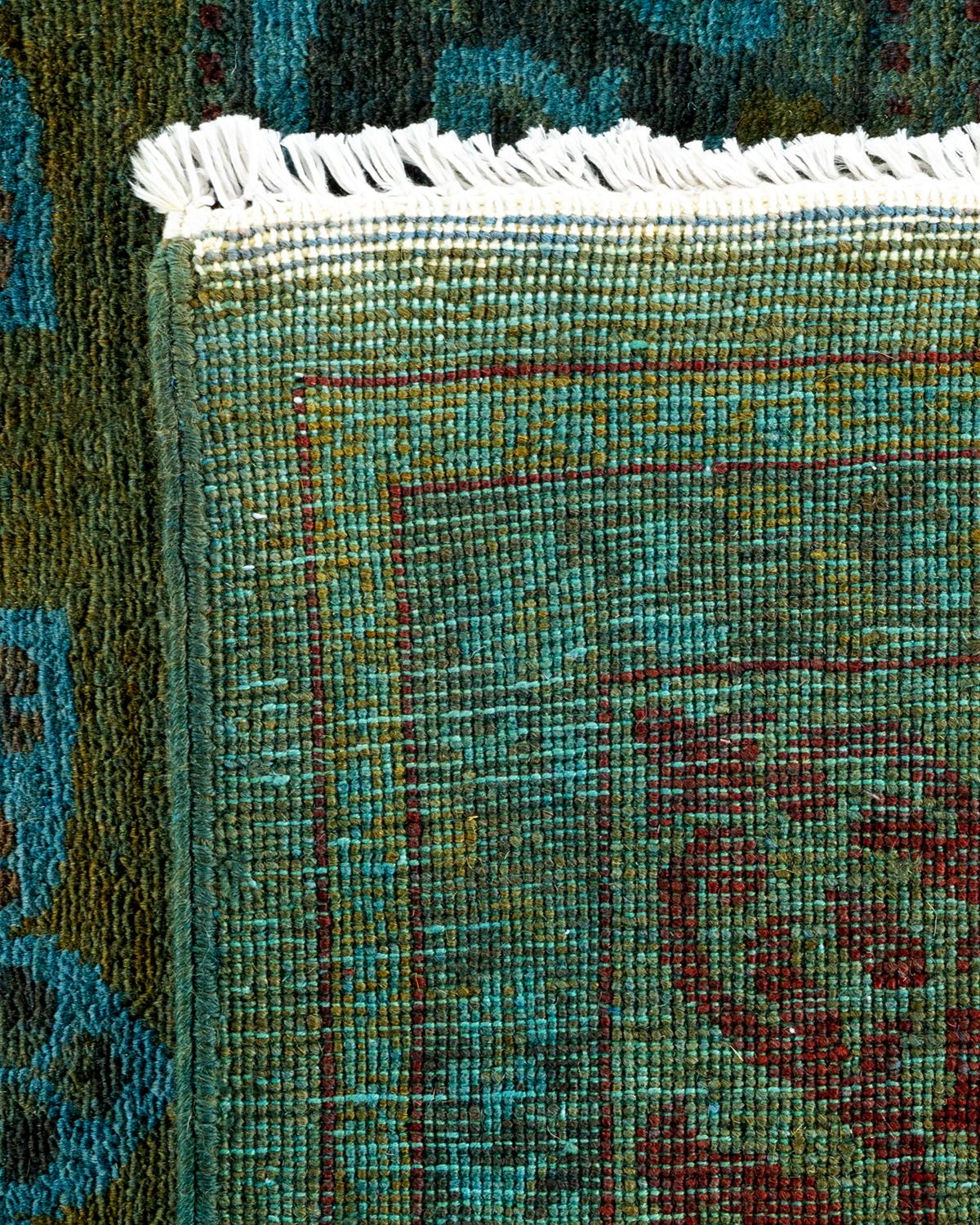 XXI secolo e contemporaneo Tappeto Overdyed in lana annodato a mano di colore verde in vendita