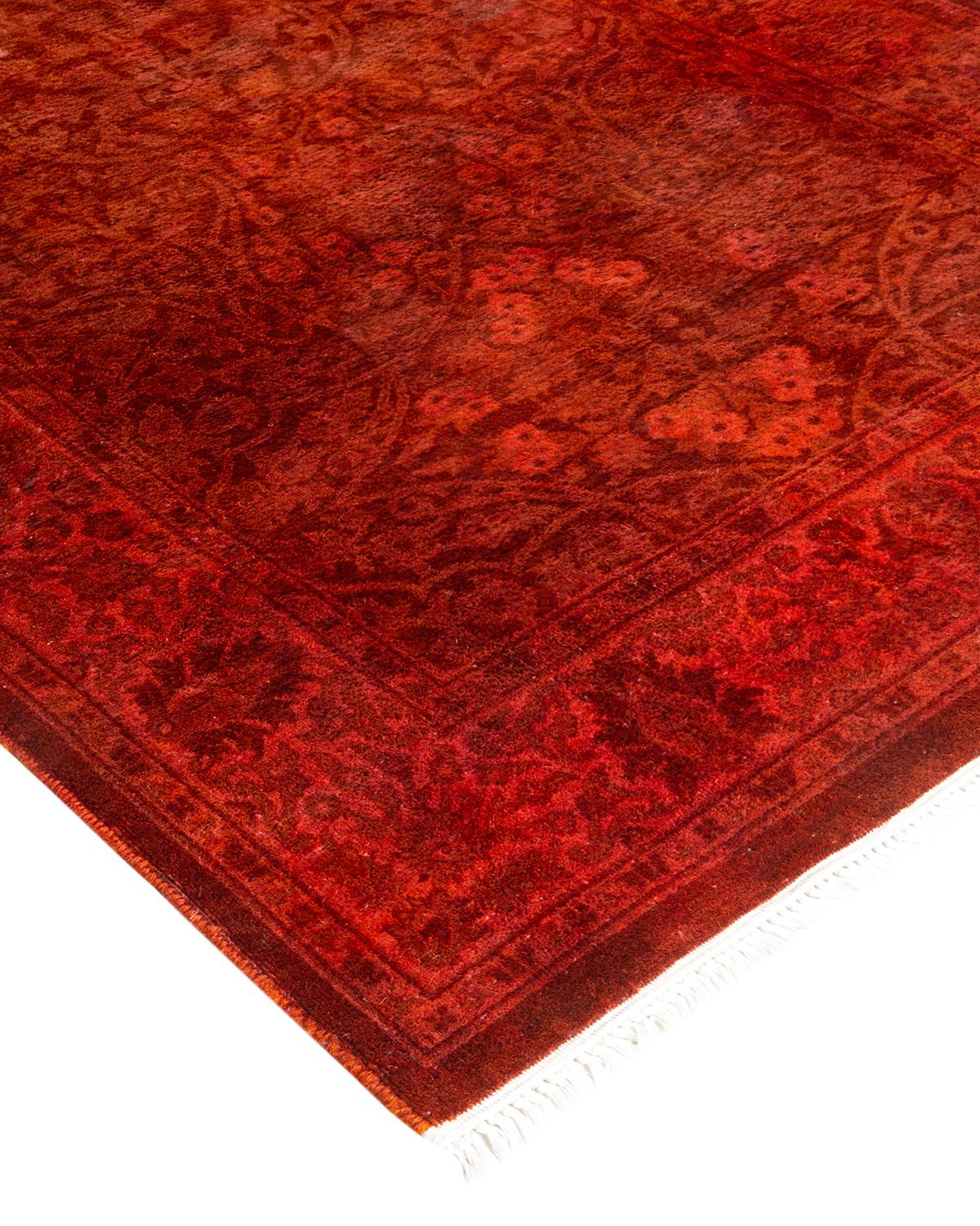 Les tapis Vibrance incarnent le classique avec une touche d'originalité : des motifs traditionnels surteints dans des couleurs éclatantes. Chaque tapis noué à la main est lavé dans une teinture botanique 100 % naturelle qui révèle les nuances