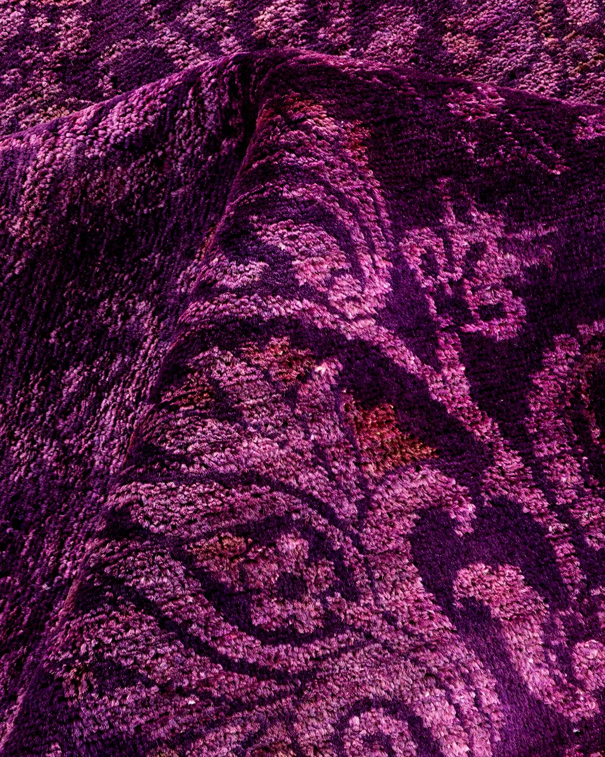 Laine Tapis Overdyed en laine nouée à la main pourpre en vente