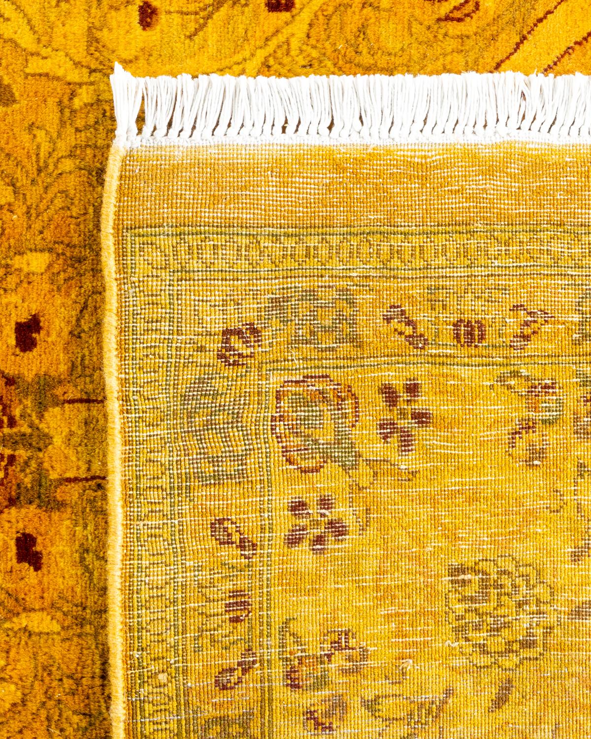 Gelber Teppich aus handgeknüpfter Wolle, gefärbt (21. Jahrhundert und zeitgenössisch) im Angebot