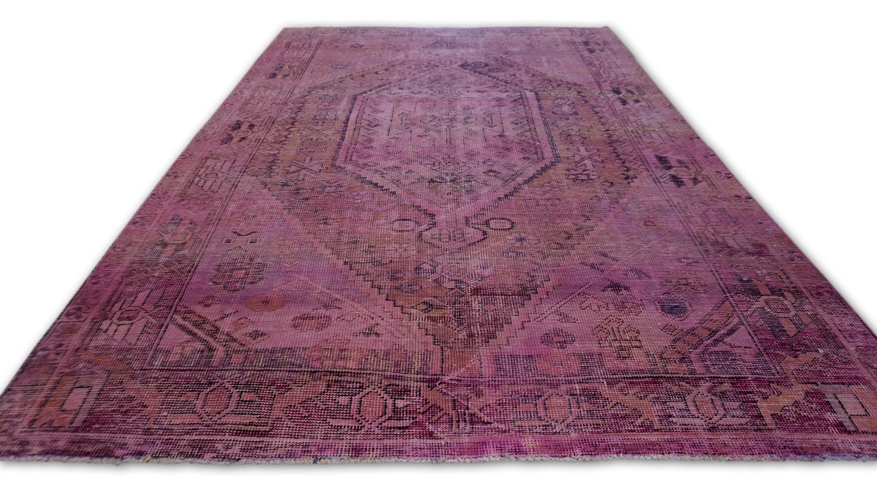 Persiano Tappeto persiano Vintage Magenta sovratinto 6'4''x9'8'' in vendita