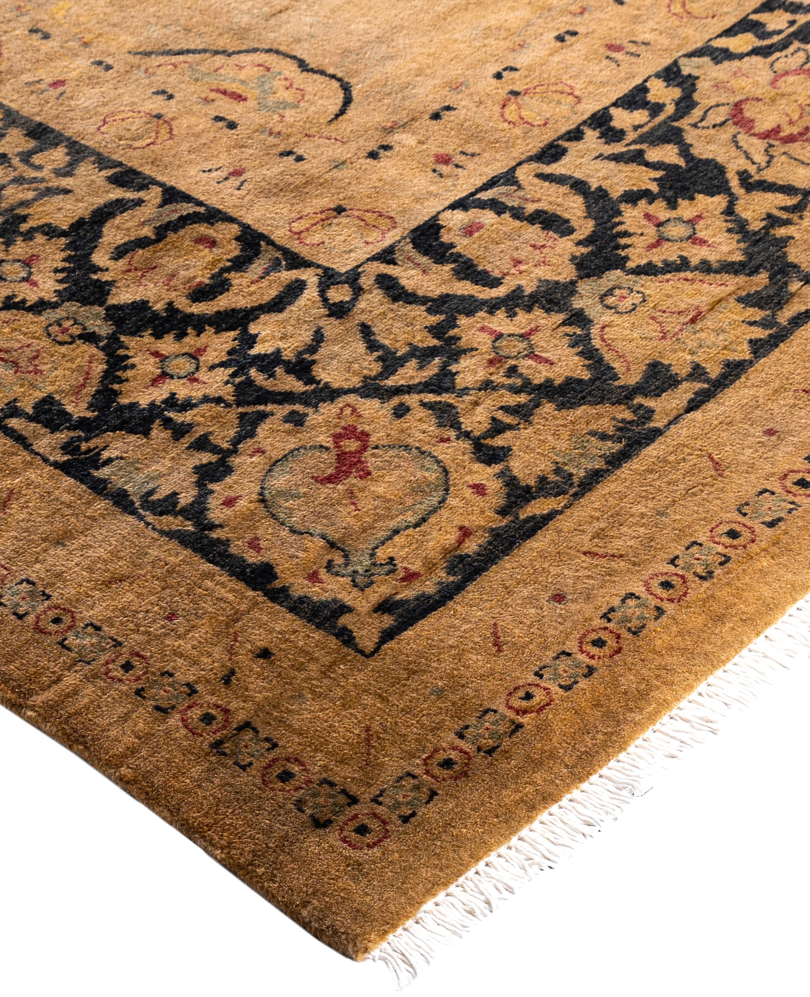 Las alfombras sobreteñidas se crean tomando alfombras antiguas o tradicionales y aplicando un tinte vibrante y monocromático sobre los dibujos existentes. Esta técnica da como resultado una estética audaz y moderna, al tiempo que conserva los