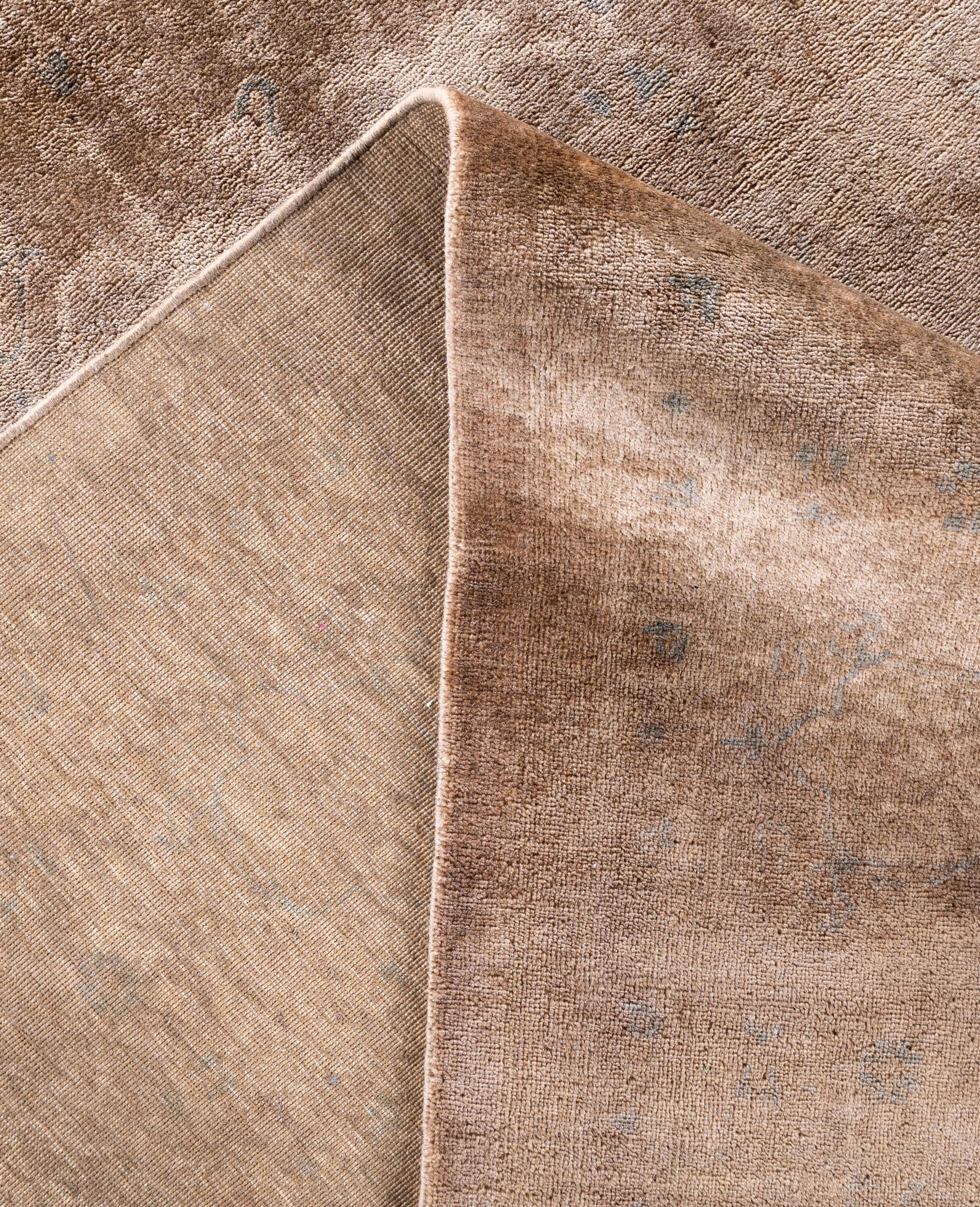 XXIe siècle et contemporain Tapis de zone en laine beige surteintée, unique en son genre, 9' 0