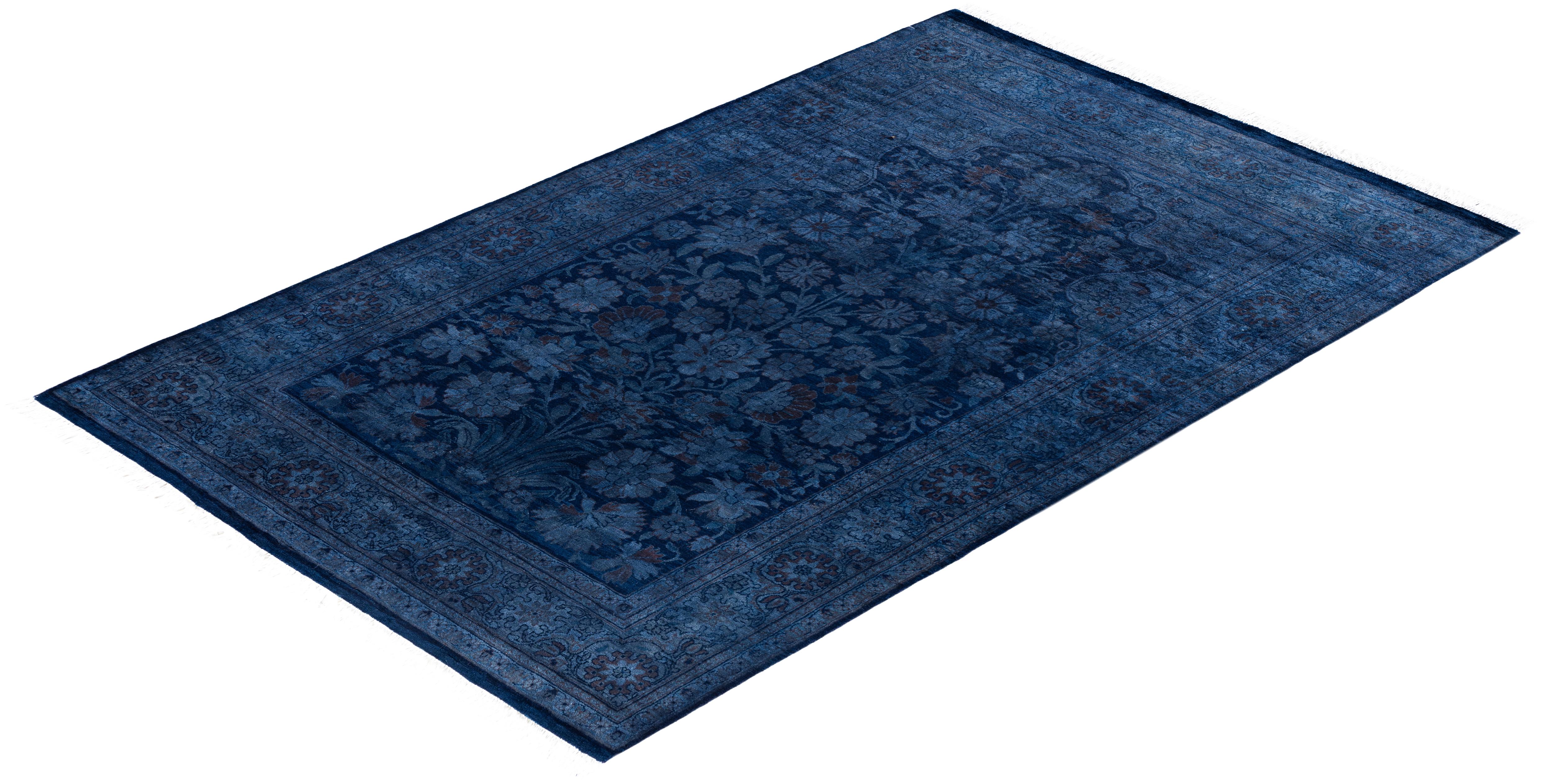 Tapis unique en laine surteintée bleu 4' 1