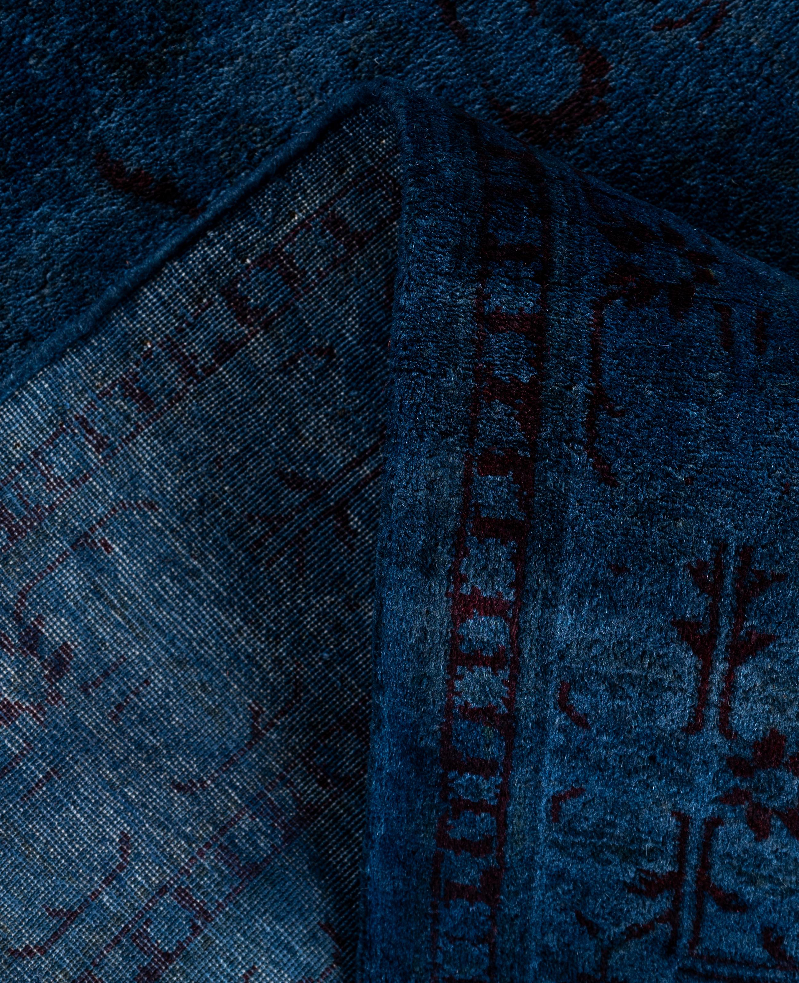 XXI secolo e contemporaneo Tappeto blu in lana Overdyed One of a-Kind 4' 1
