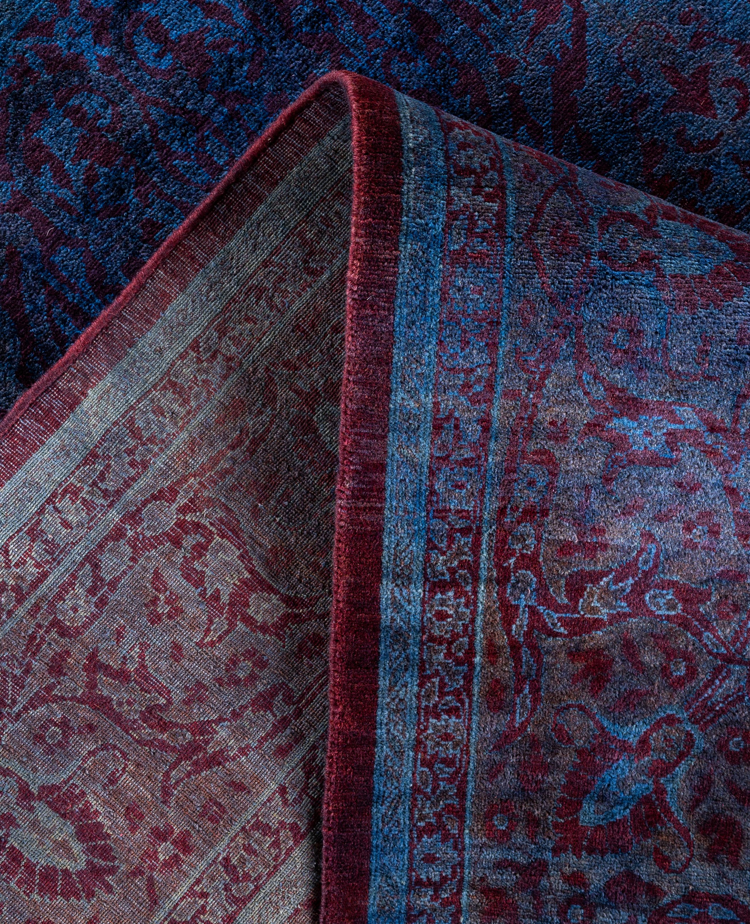 XXIe siècle et contemporain Tapis carré en laine bleu surteint et unique en son genre 5' 10