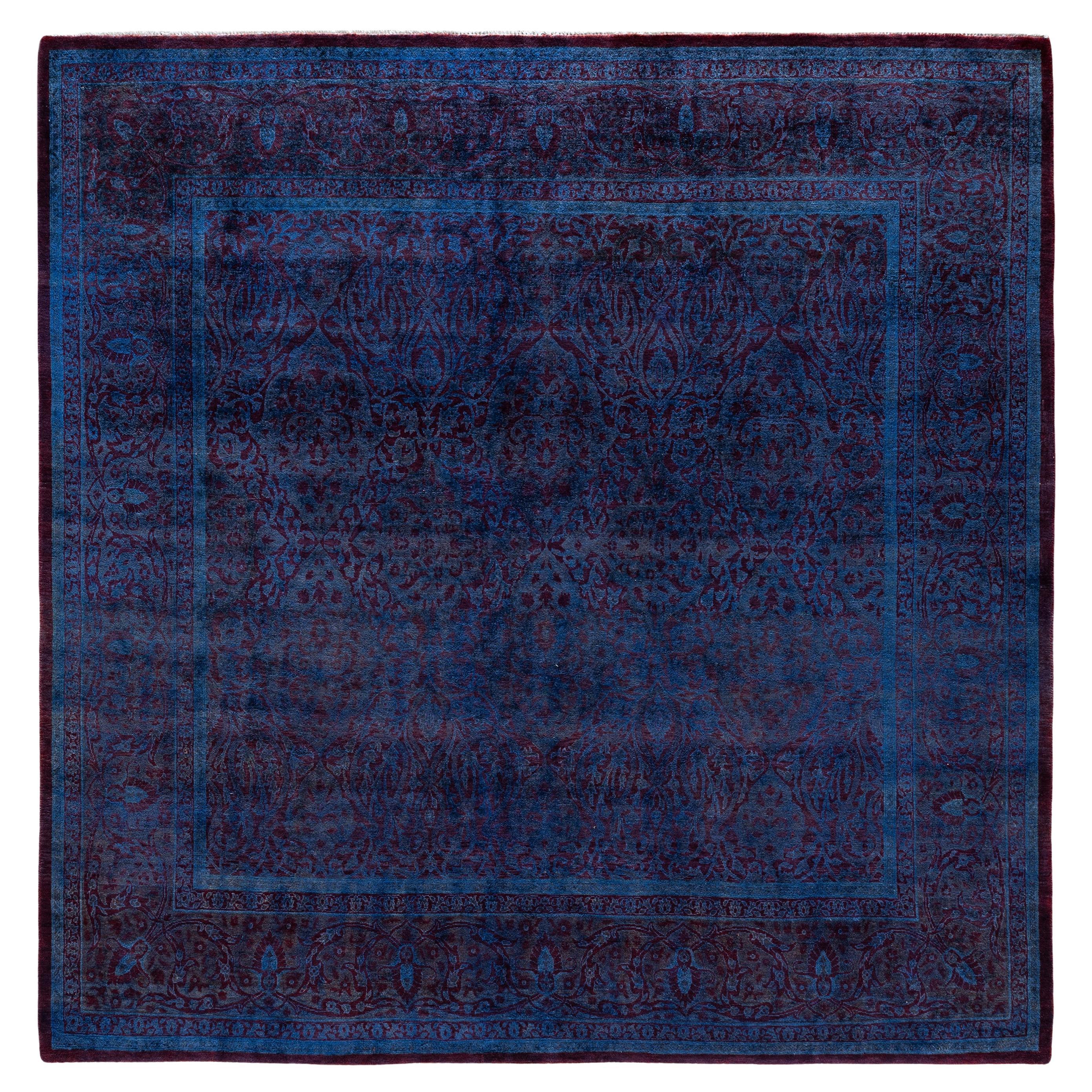 Tapis carré en laine bleu surteint et unique en son genre 5' 10" x 6' 2" en vente