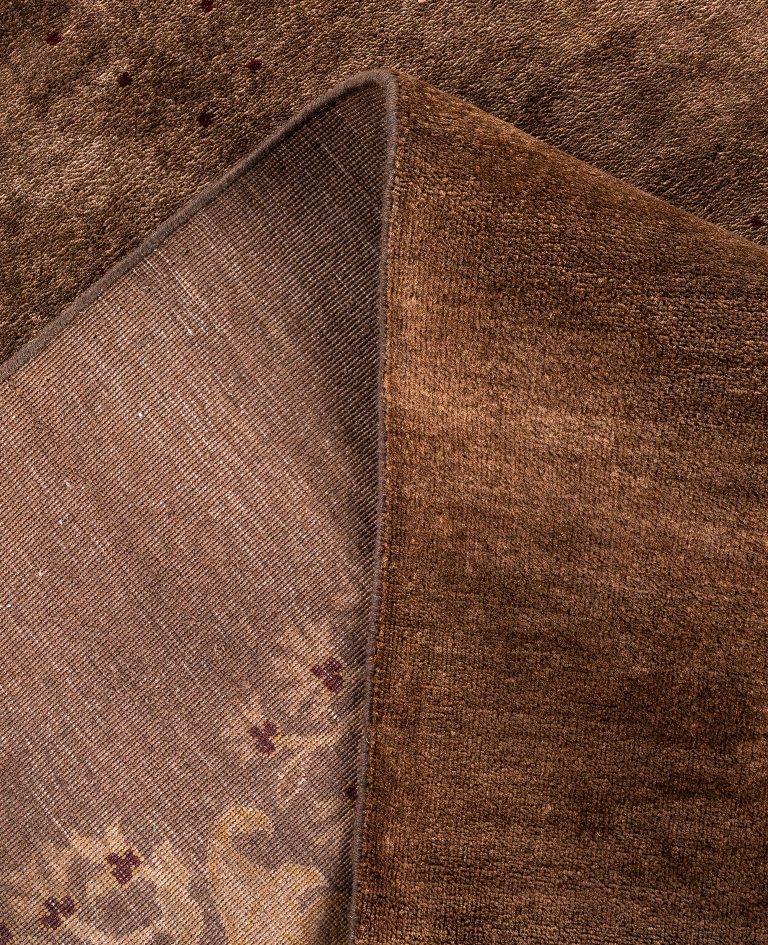 XXIe siècle et contemporain Tapis de sol en laine marron surteint, unique en son genre 6' 1