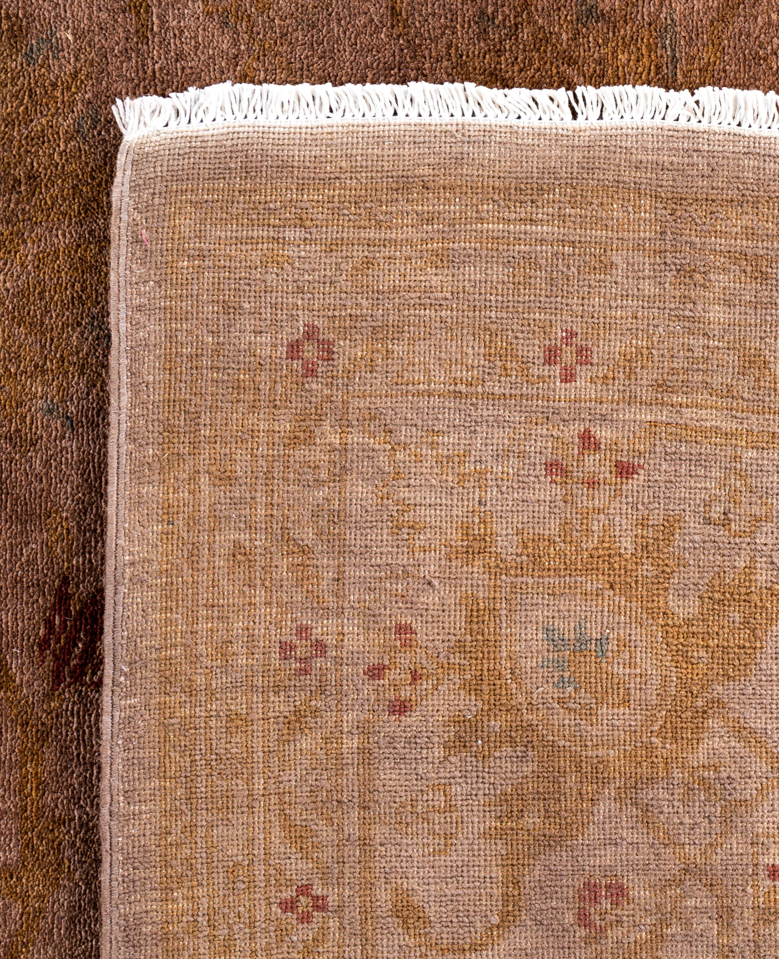 Tapis de sol en laine marron surteint, unique en son genre 8' 1
